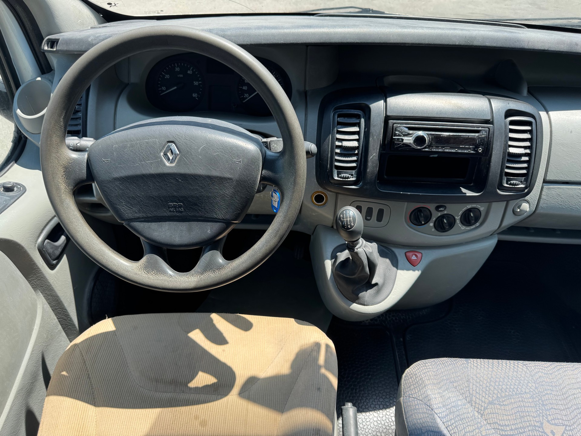 RENAULT Trafic 1.9 dCi 100 2.9t-image-11