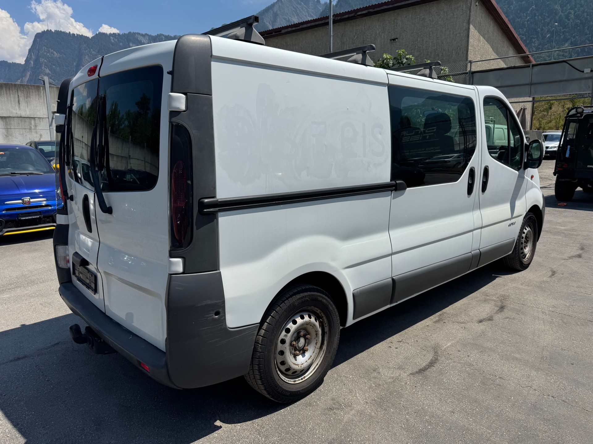 RENAULT Trafic 1.9 dCi 100 2.9t-image-5