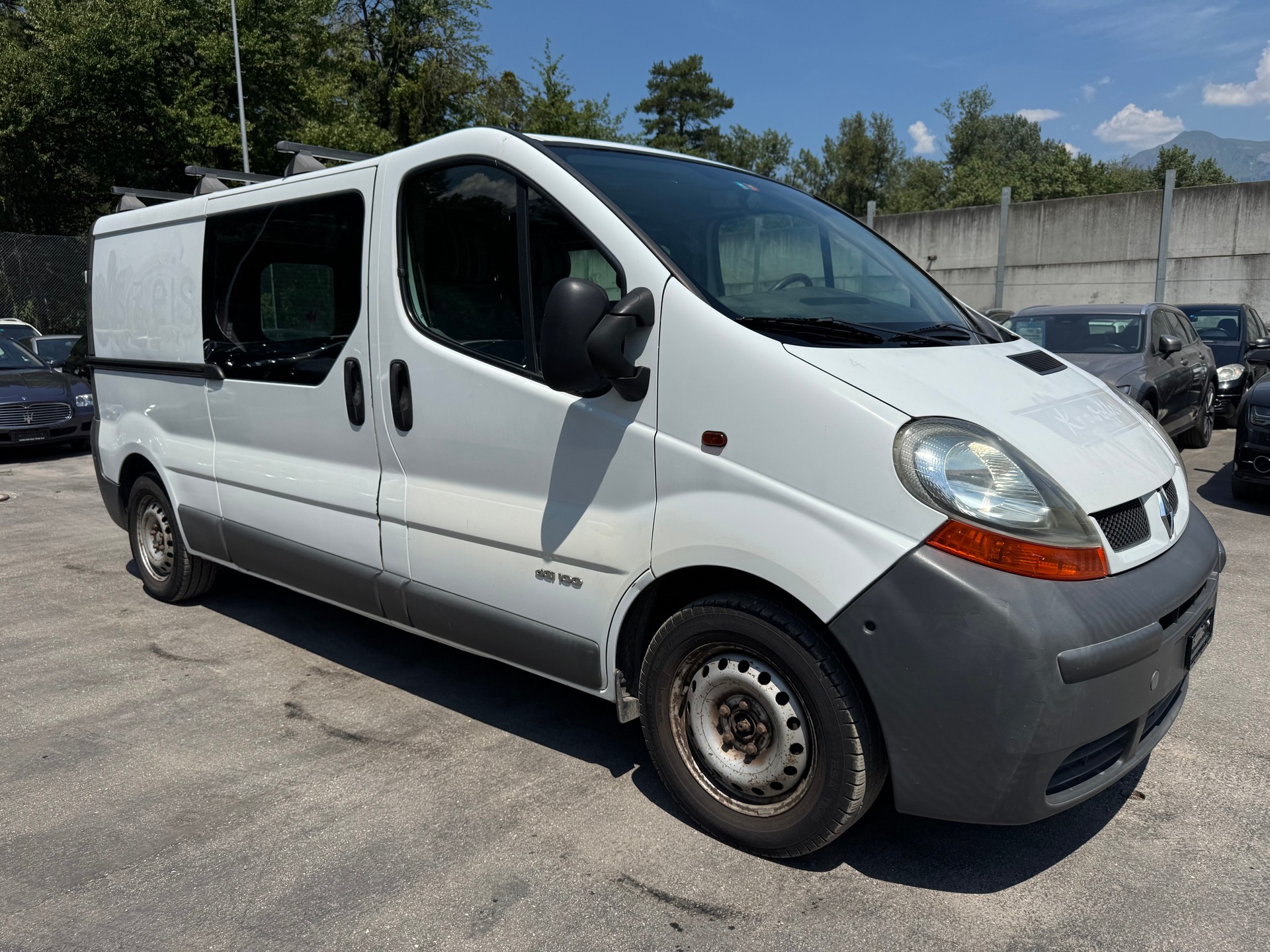 RENAULT Trafic 1.9 dCi 100 2.9t-image-1