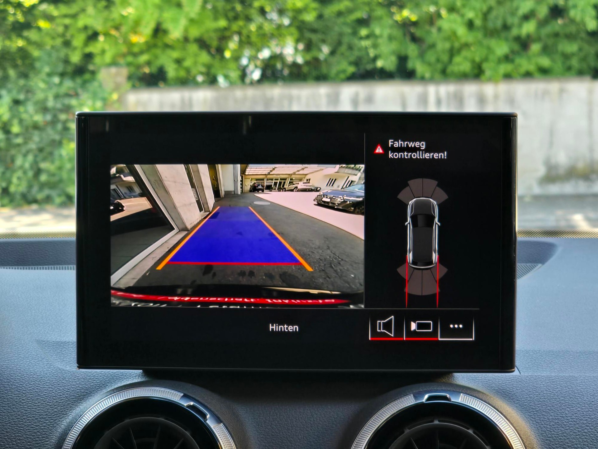 AUDI SQ2 TFSI quattro S-tronic-image-11