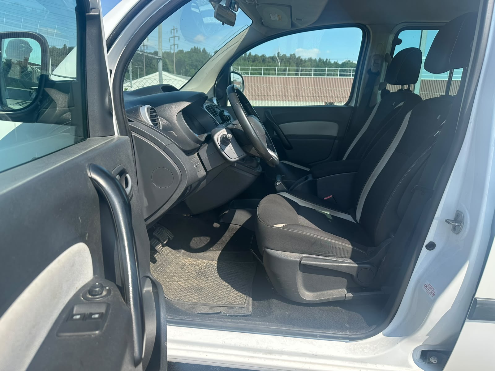 RENAULT Kangoo 1.5 dCi Expression-image-6