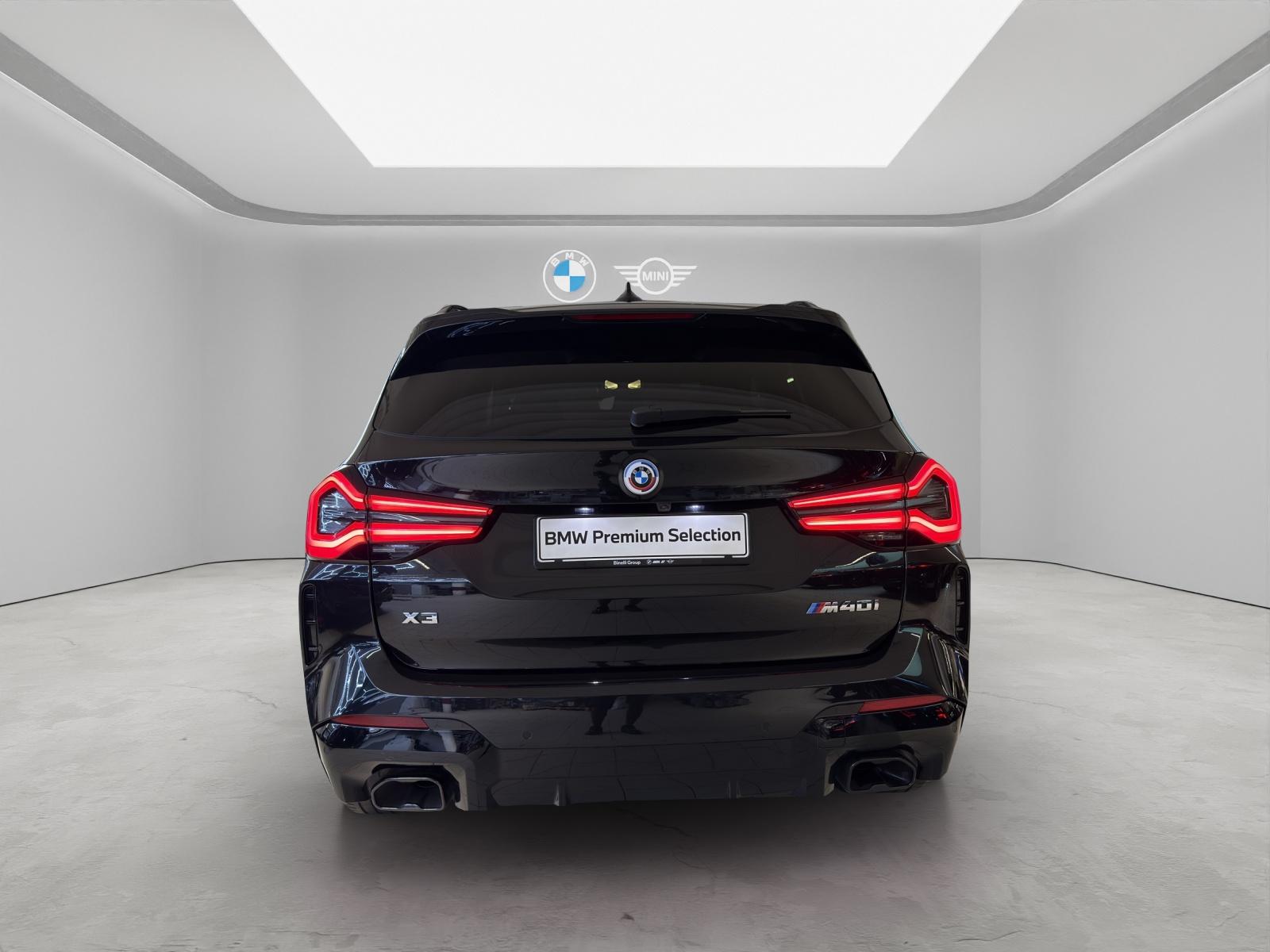 BMW X3 M40i-showroom-element-3