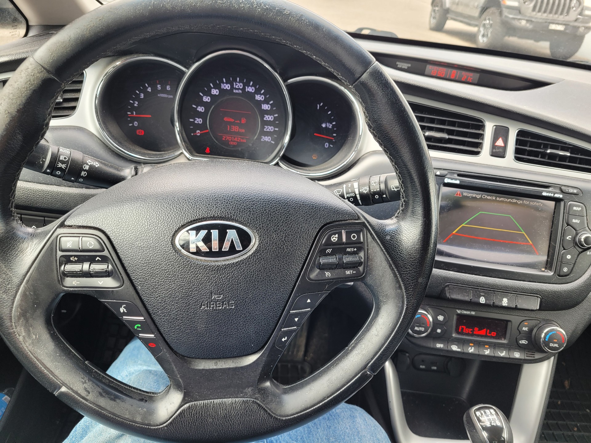 KIA Cee'd 1.6 CRDi Trend-image-12