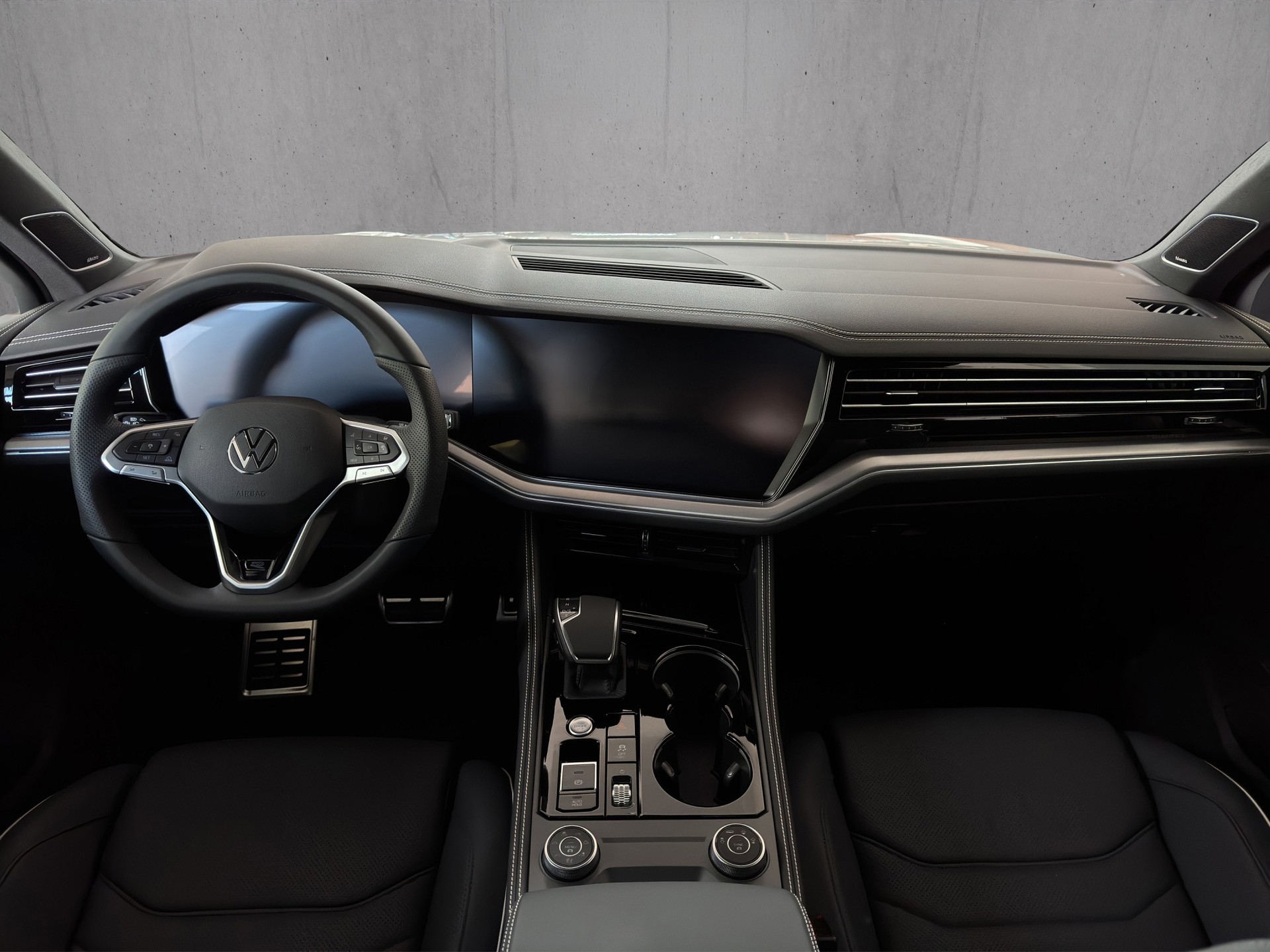 VW Touareg 3.0 TDI R-Line "Lederpaket-Puglia-AHK-Pano-Luftfederung"-image-14