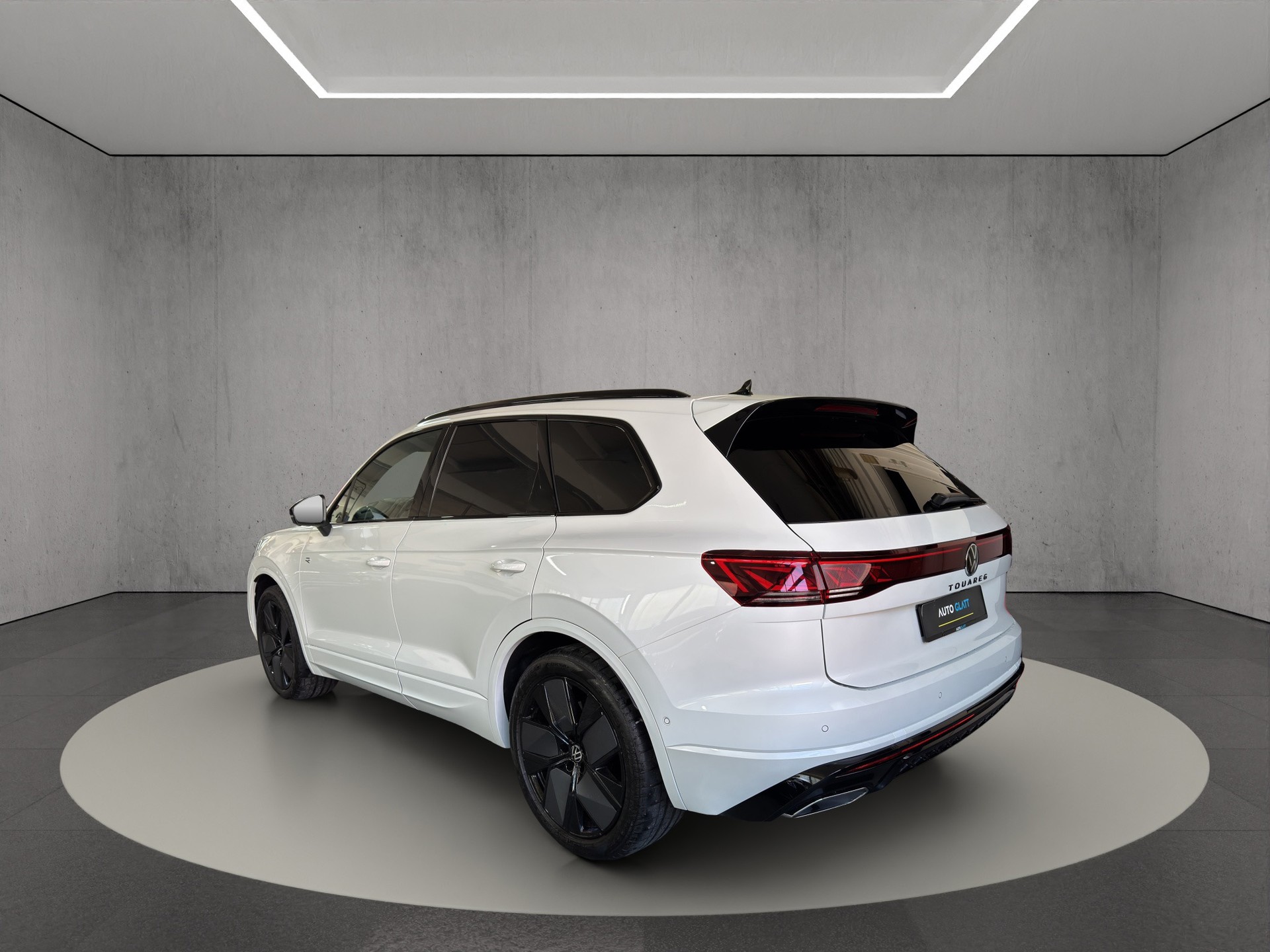 VW Touareg 3.0 TDI R-Line "Lederpaket-Puglia-AHK-Pano-Luftfederung"-image-4