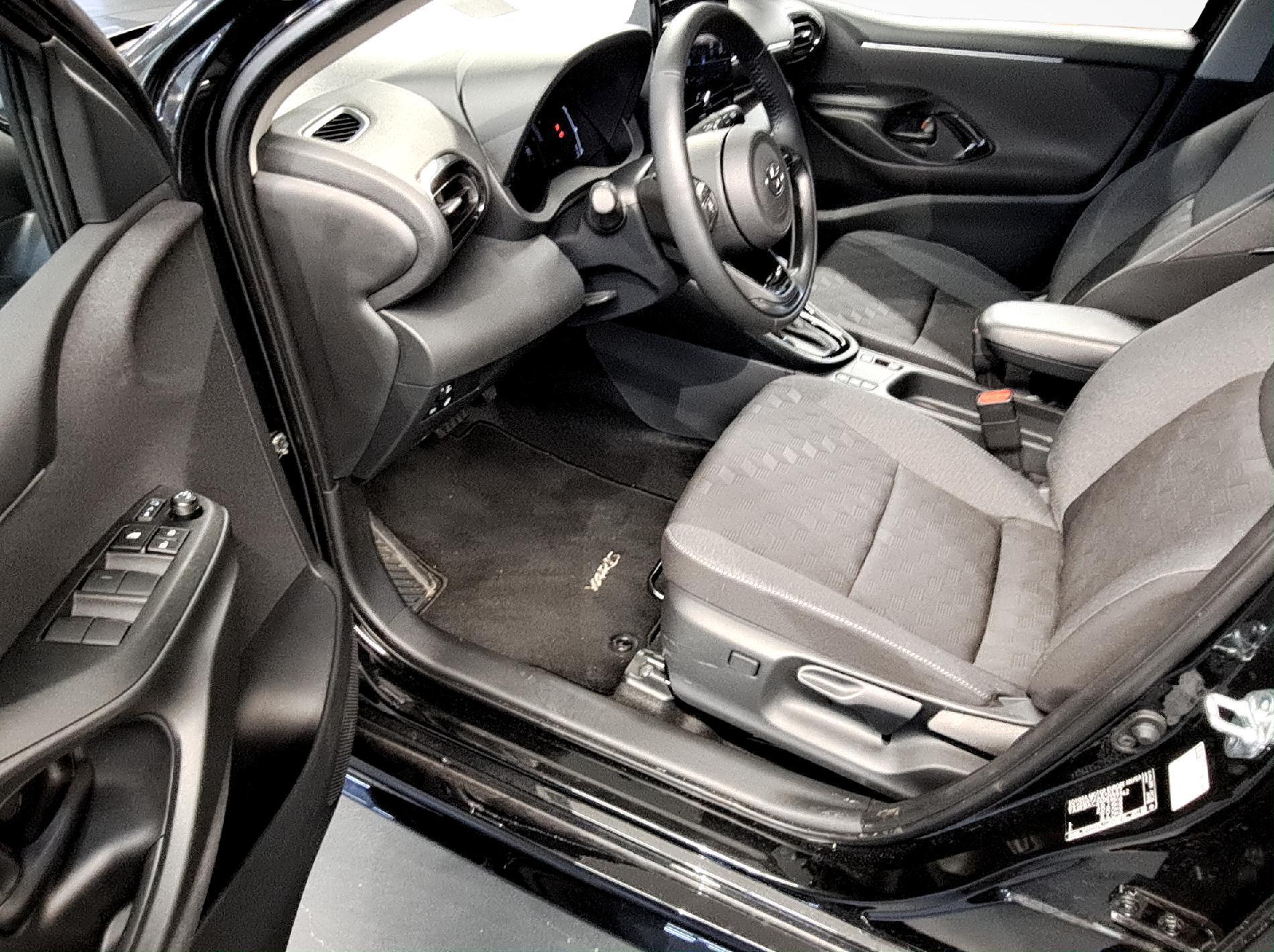 TOYOTA Yaris 1.5 VVT-i HSD Trend-image-15