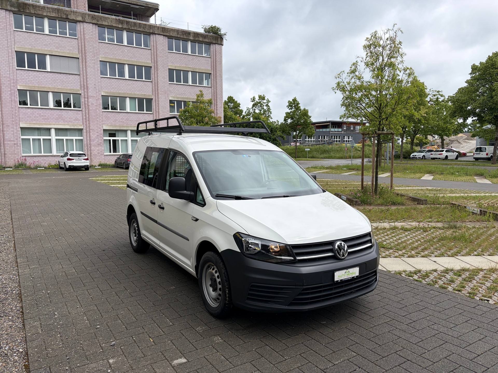 VW Caddy 2.0TDI BlueMotion Technology-image-2