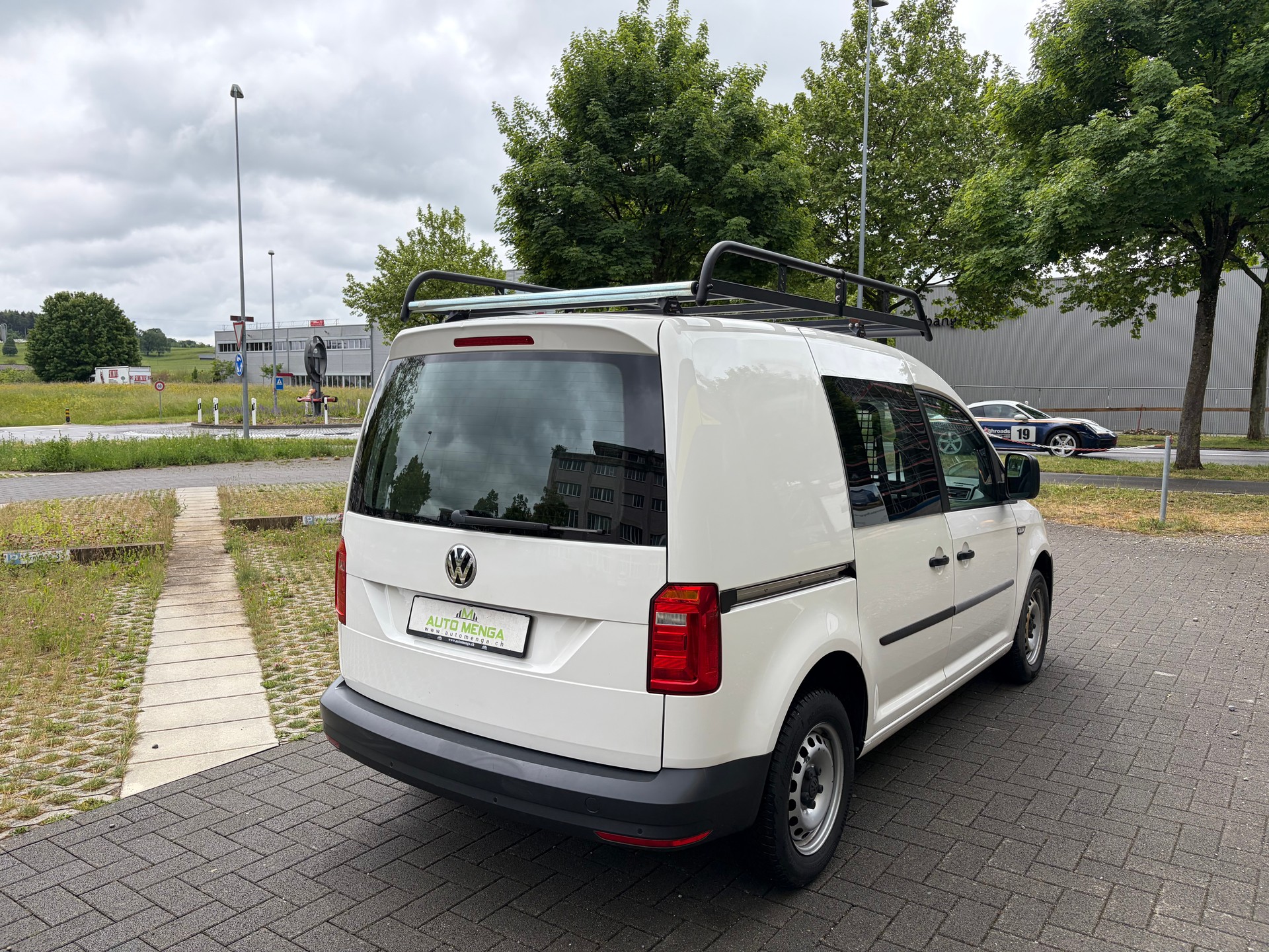 VW Caddy 2.0TDI BlueMotion Technology-image-4