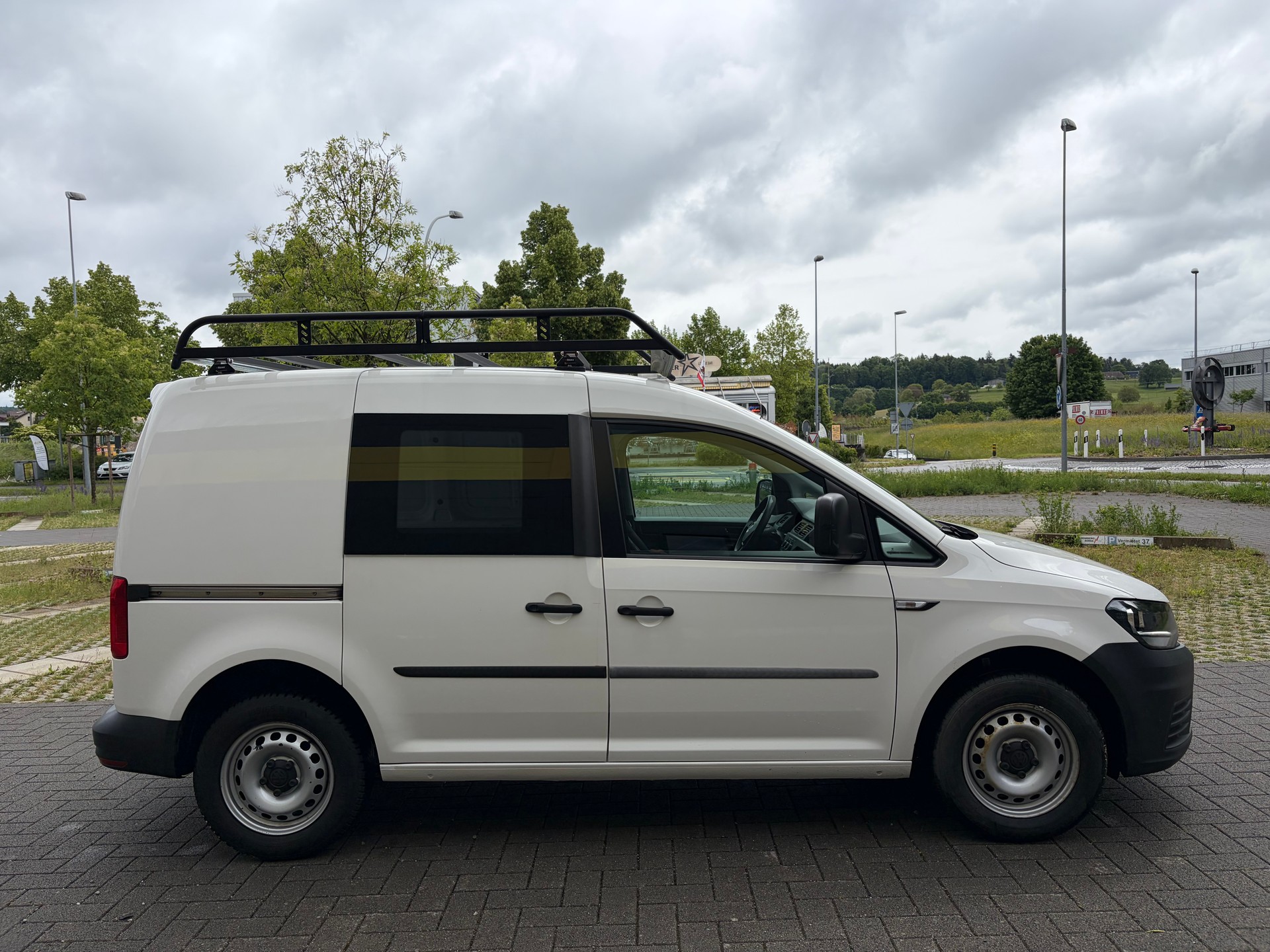 VW Caddy 2.0TDI BlueMotion Technology-image-3