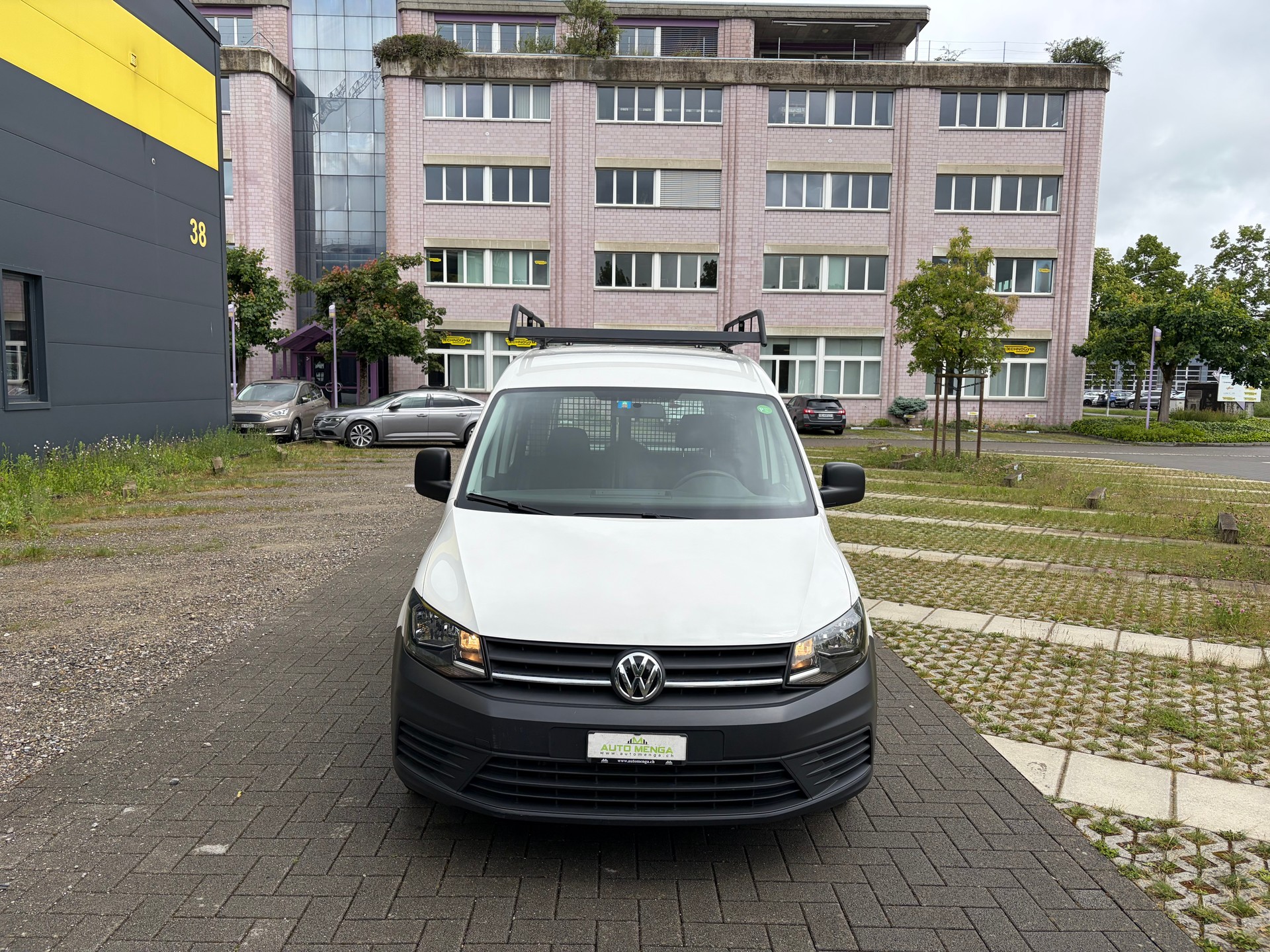 VW Caddy 2.0TDI BlueMotion Technology-image-1
