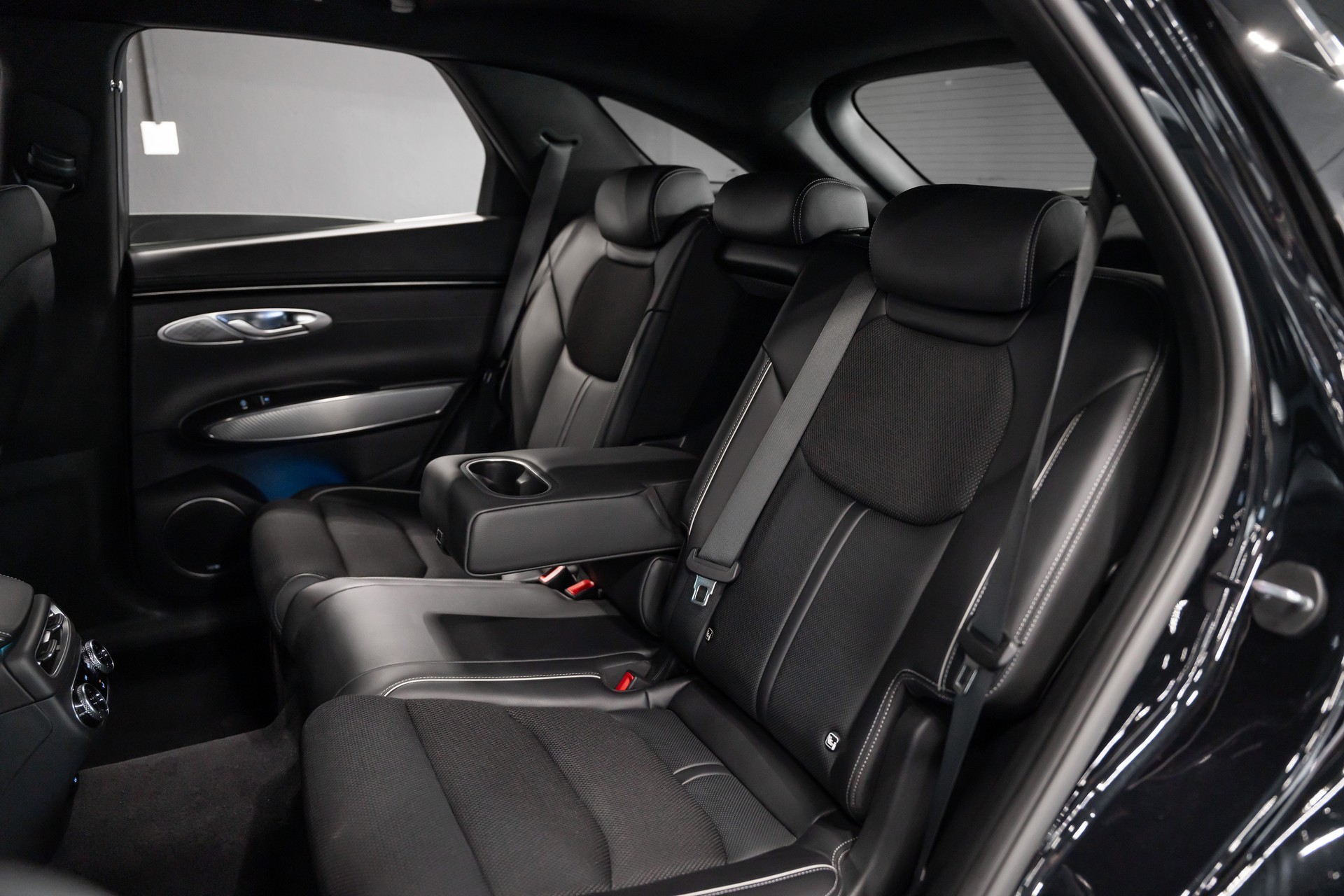 GENESIS GV70 2.5 TGDI Sport AT8 AWD / Technik Paket / Schiebedach / Werksgarantie / CH Auto / Head Up Display / 8Fach / 1.Hand-image-10
