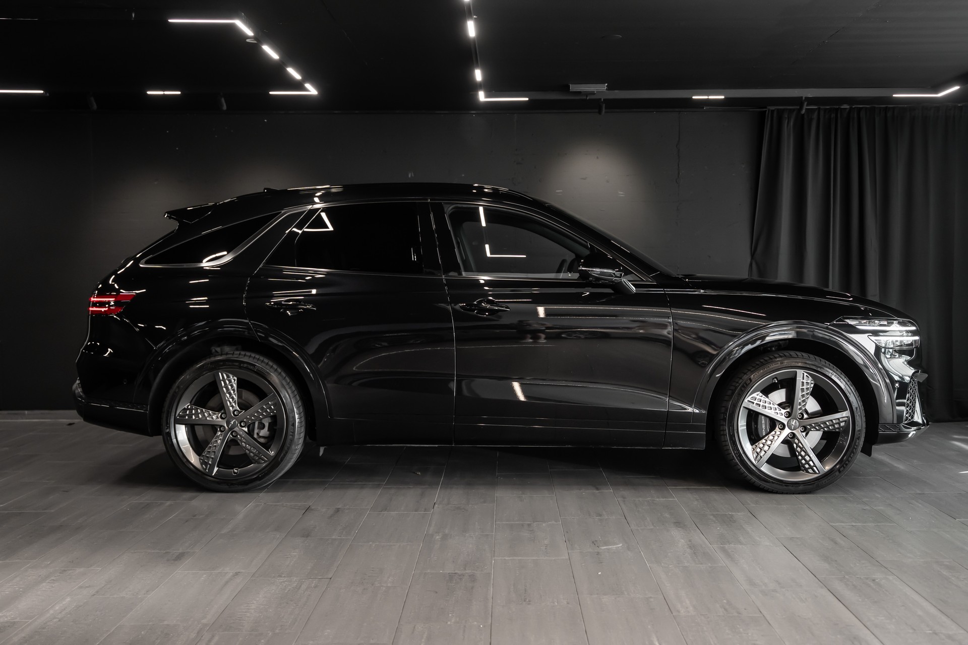GENESIS GV70 2.5 TGDI Sport AT8 AWD / Technik Paket / Schiebedach / Werksgarantie / CH Auto / Head Up Display / 8Fach / 1.Hand-image-2