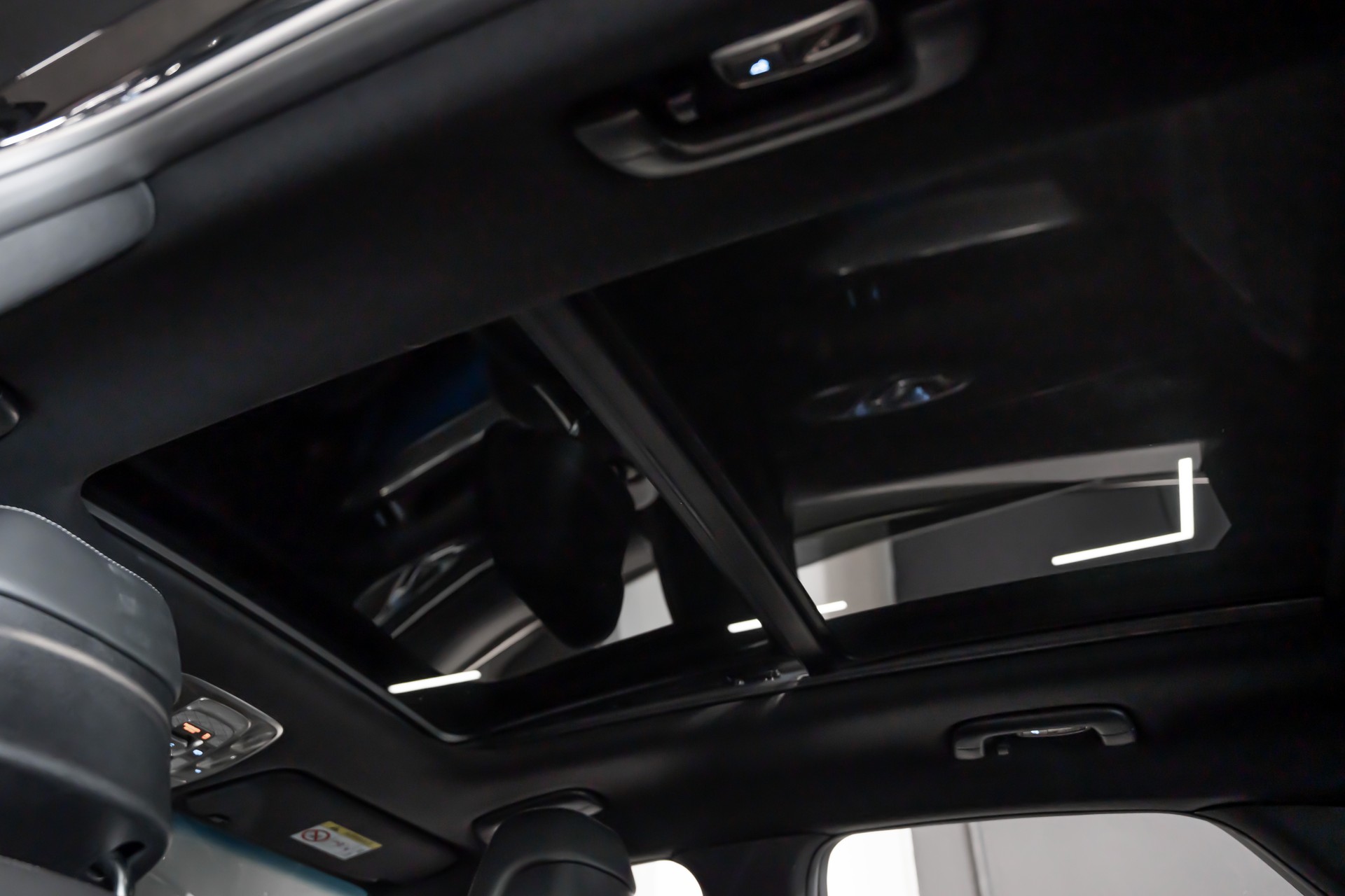 GENESIS GV70 2.5 TGDI Sport AT8 AWD / Technik Paket / Schiebedach / Werksgarantie / CH Auto / Head Up Display / 8Fach / 1.Hand-image-11
