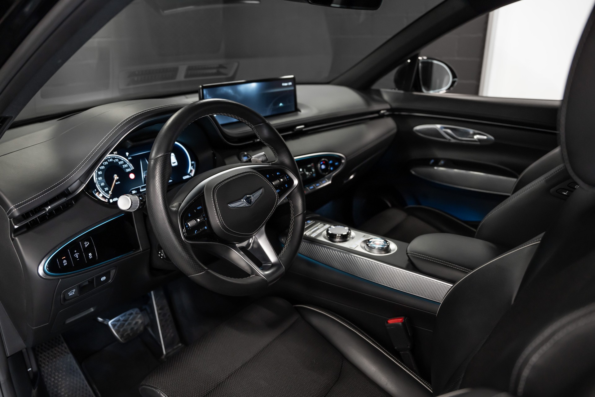 GENESIS GV70 2.5 TGDI Sport AT8 AWD / Technik Paket / Schiebedach / Werksgarantie / CH Auto / Head Up Display / 8Fach / 1.Hand-image-9