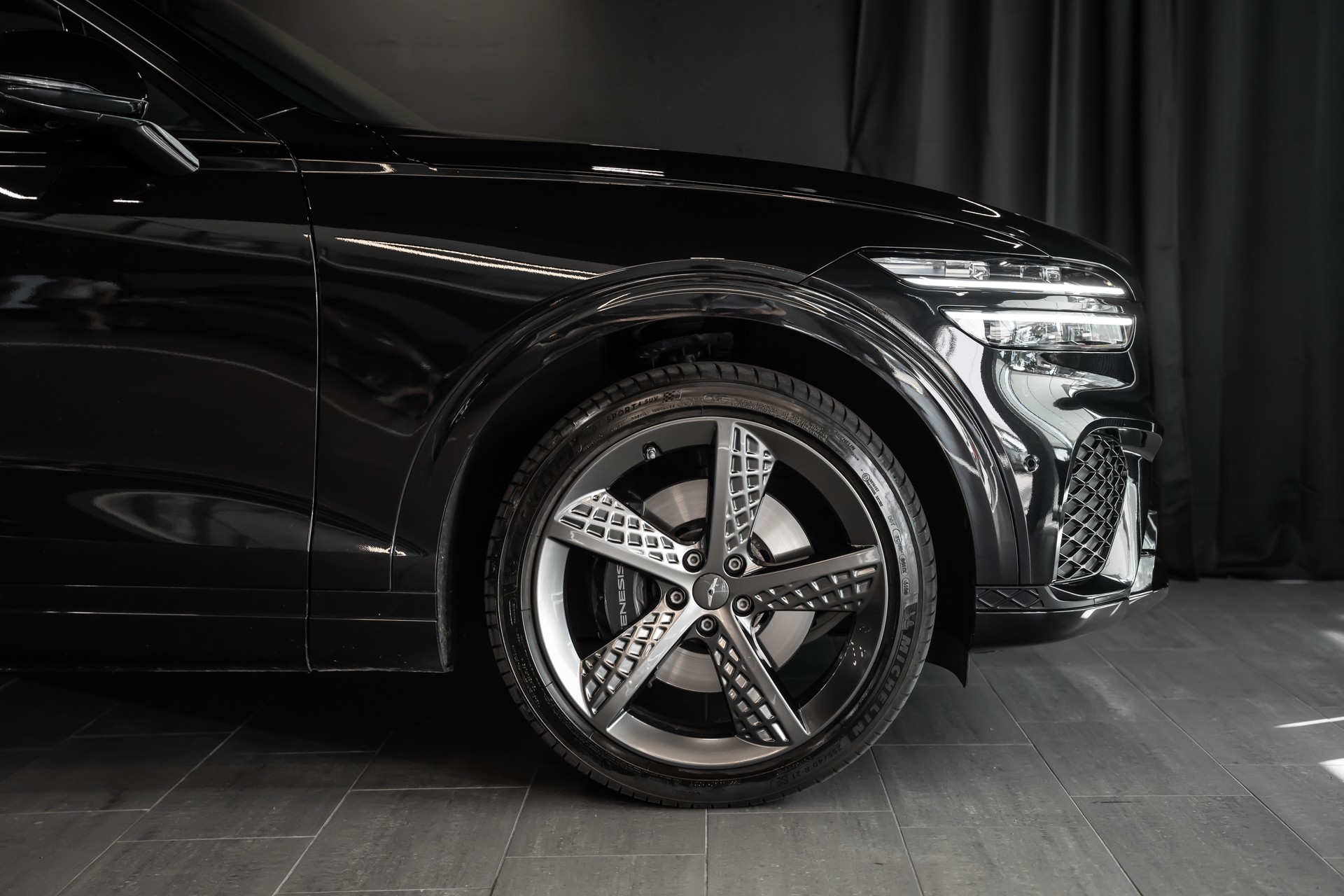 GENESIS GV70 2.5 TGDI Sport AT8 AWD / Technik Paket / Schiebedach / Werksgarantie / CH Auto / Head Up Display / 8Fach / 1.Hand-image-3