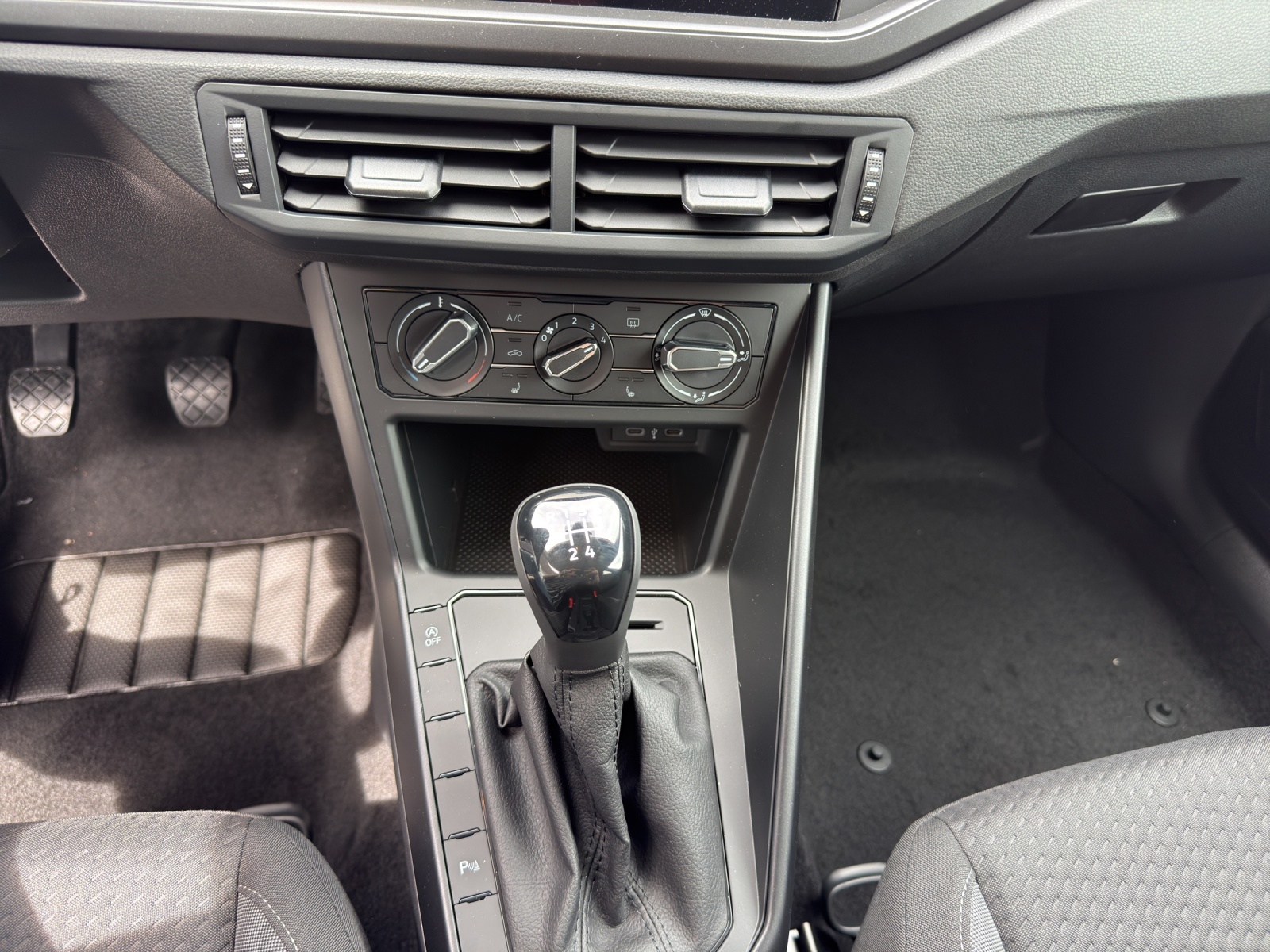 VW Polo 1.0 TSI Basis-image-11