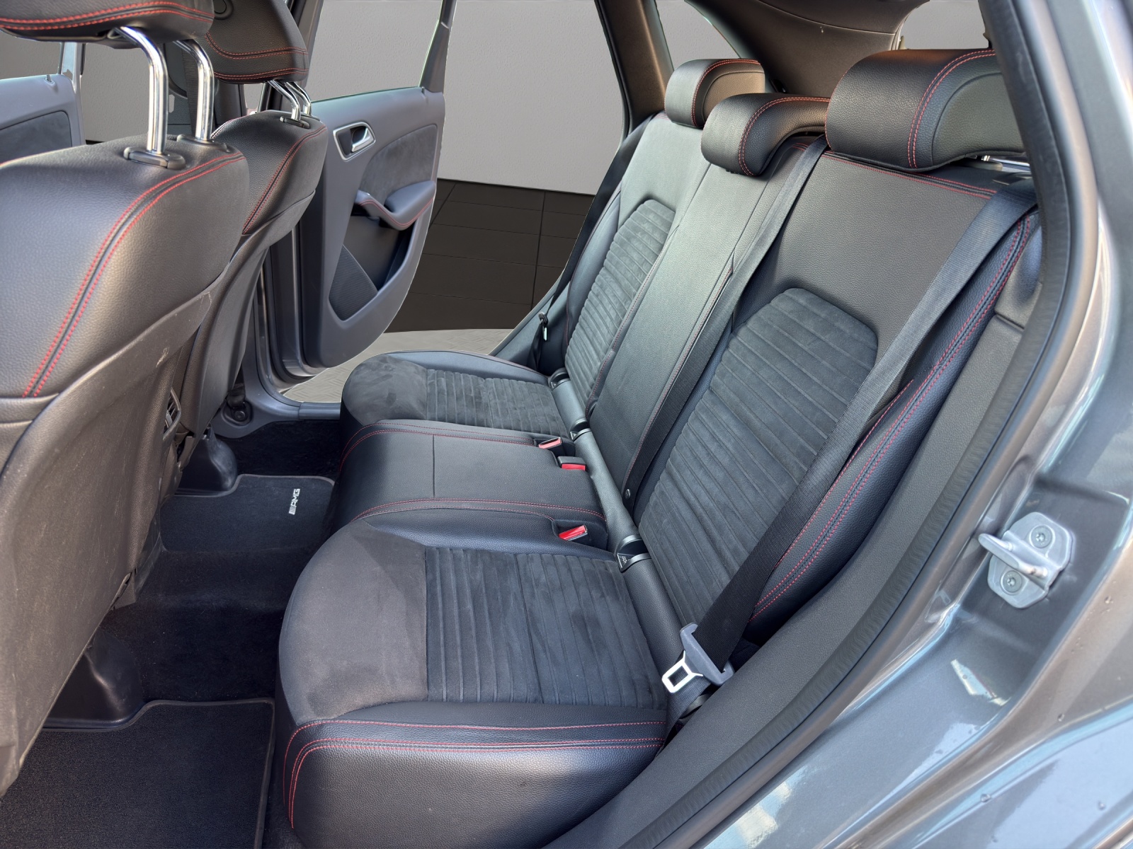 MERCEDES-BENZ B 220 AMG Line 4Matic 7G-DCT-image-12