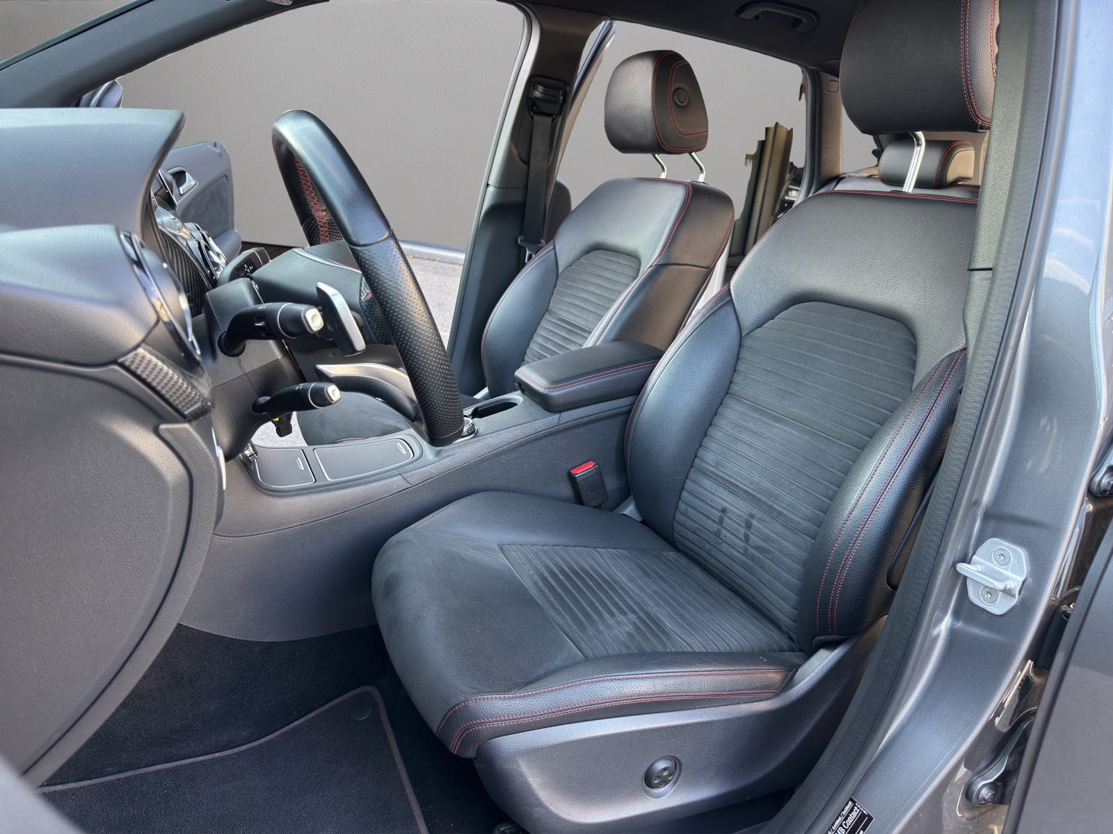 MERCEDES-BENZ B 220 AMG Line 4Matic 7G-DCT-image-8