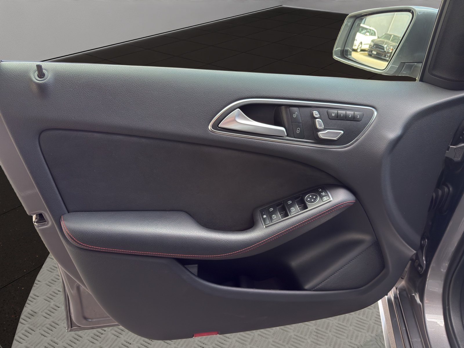 MERCEDES-BENZ B 220 AMG Line 4Matic 7G-DCT-image-11