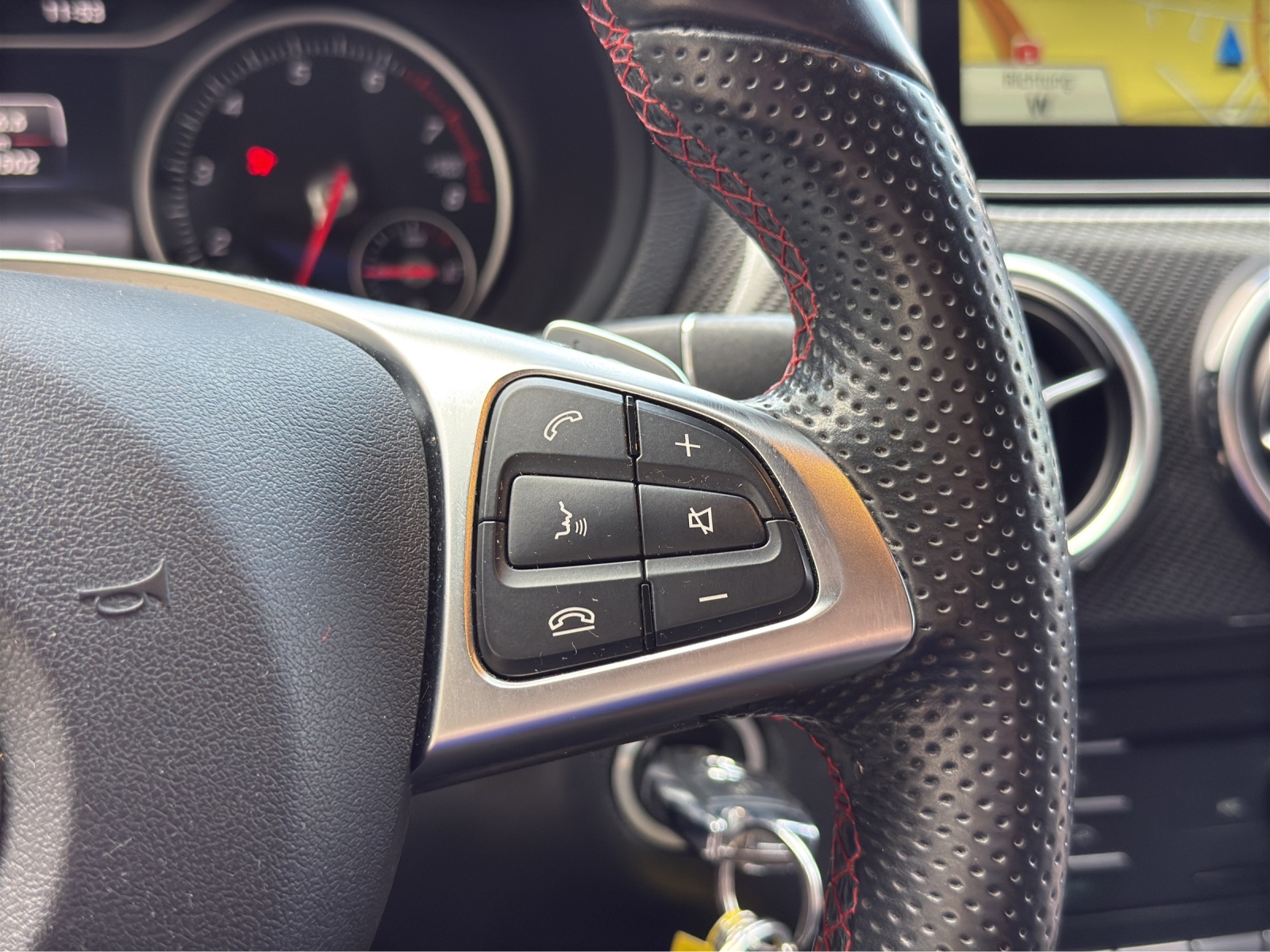 MERCEDES-BENZ B 220 AMG Line 4Matic 7G-DCT-image-23