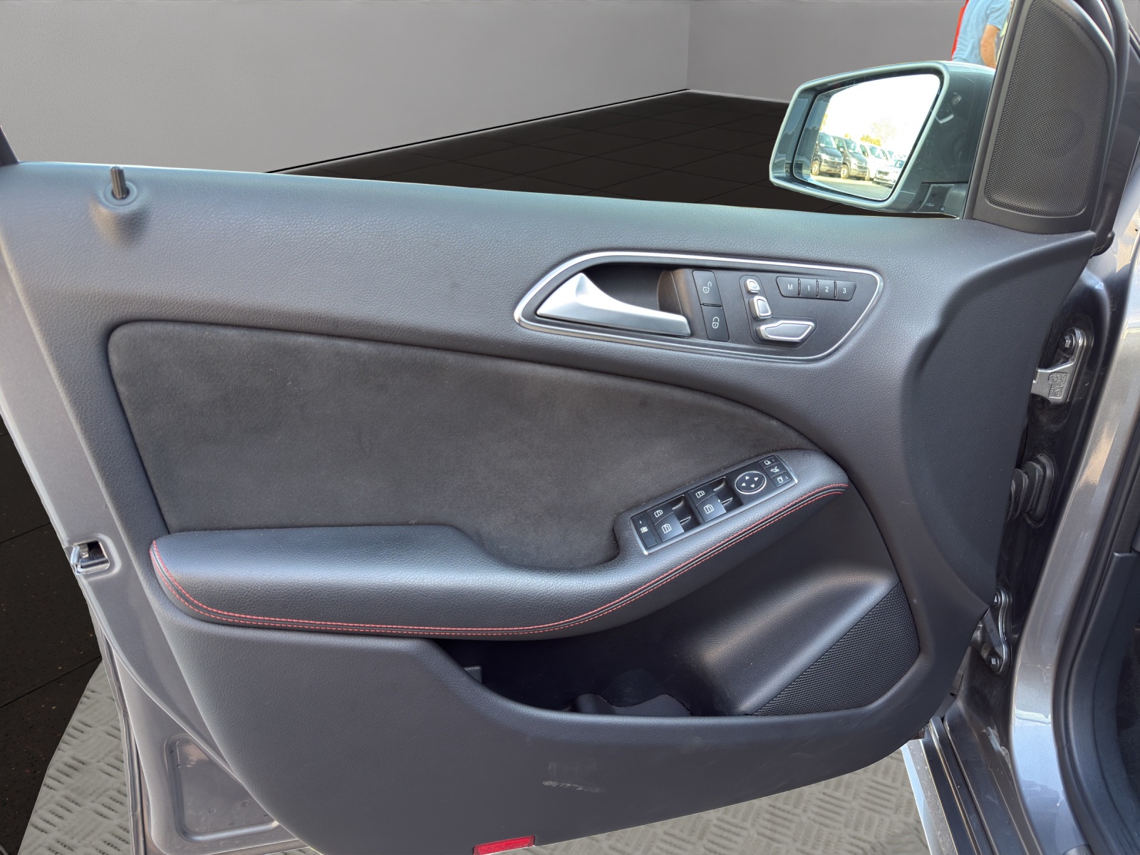 MERCEDES-BENZ B 220 AMG Line 4Matic 7G-DCT-image-11