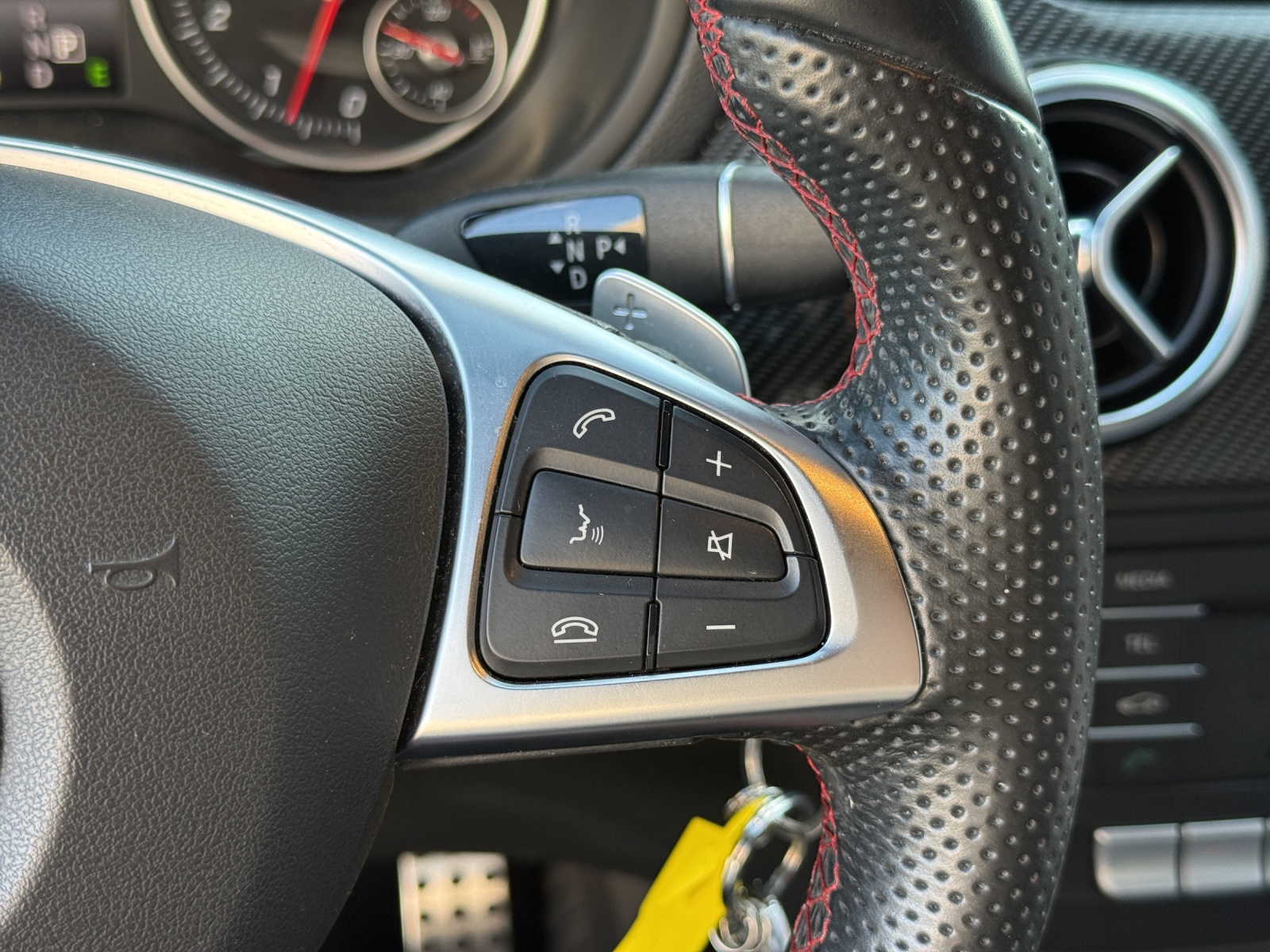 MERCEDES-BENZ B 220 AMG Line 4Matic 7G-DCT-image-25