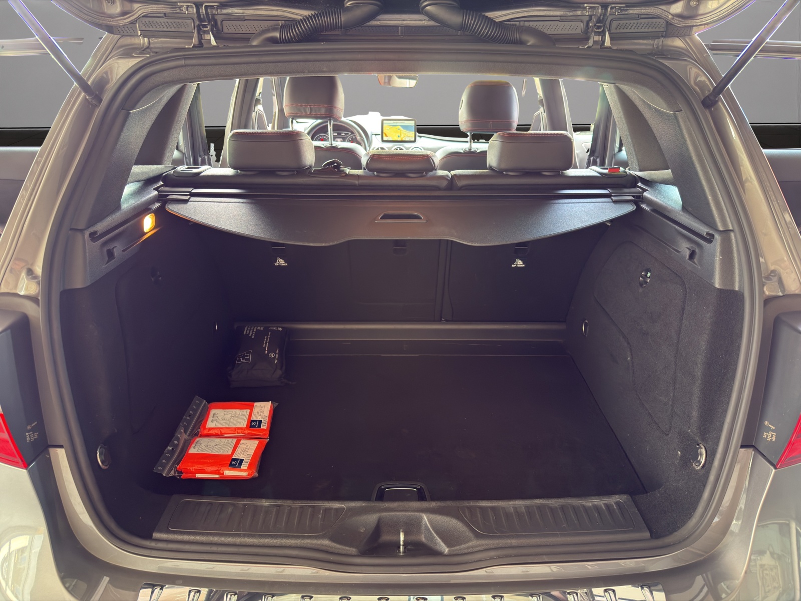 MERCEDES-BENZ B 220 AMG Line 4Matic 7G-DCT-image-18