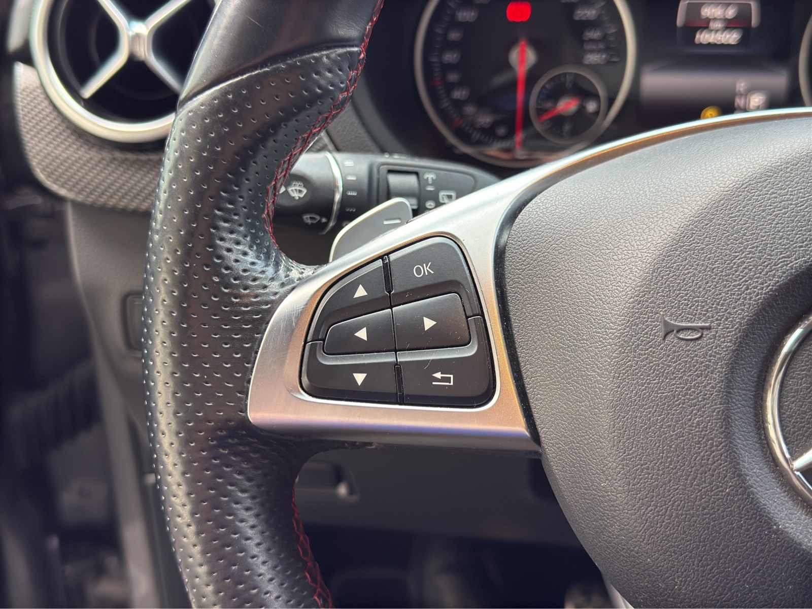 MERCEDES-BENZ B 220 AMG Line 4Matic 7G-DCT-image-22