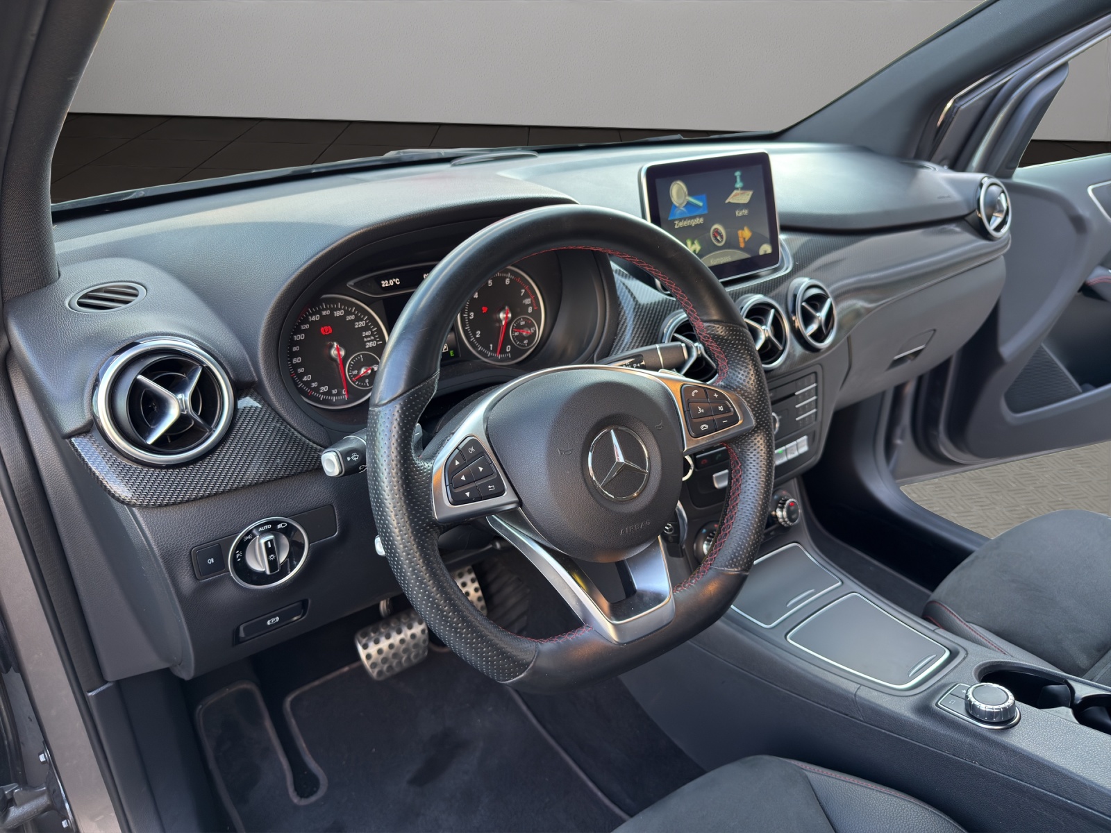 MERCEDES-BENZ B 220 AMG Line 4Matic 7G-DCT-image-9