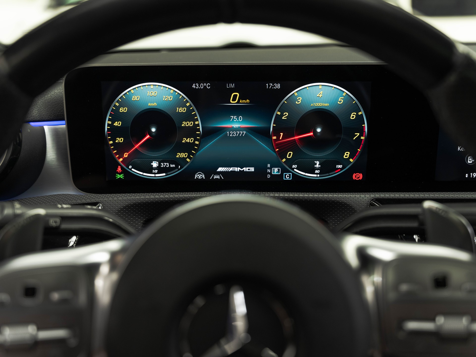 MERCEDES-BENZ CLA Shooting Brake 35 AMG 4Matic 7G-DCT-image-22