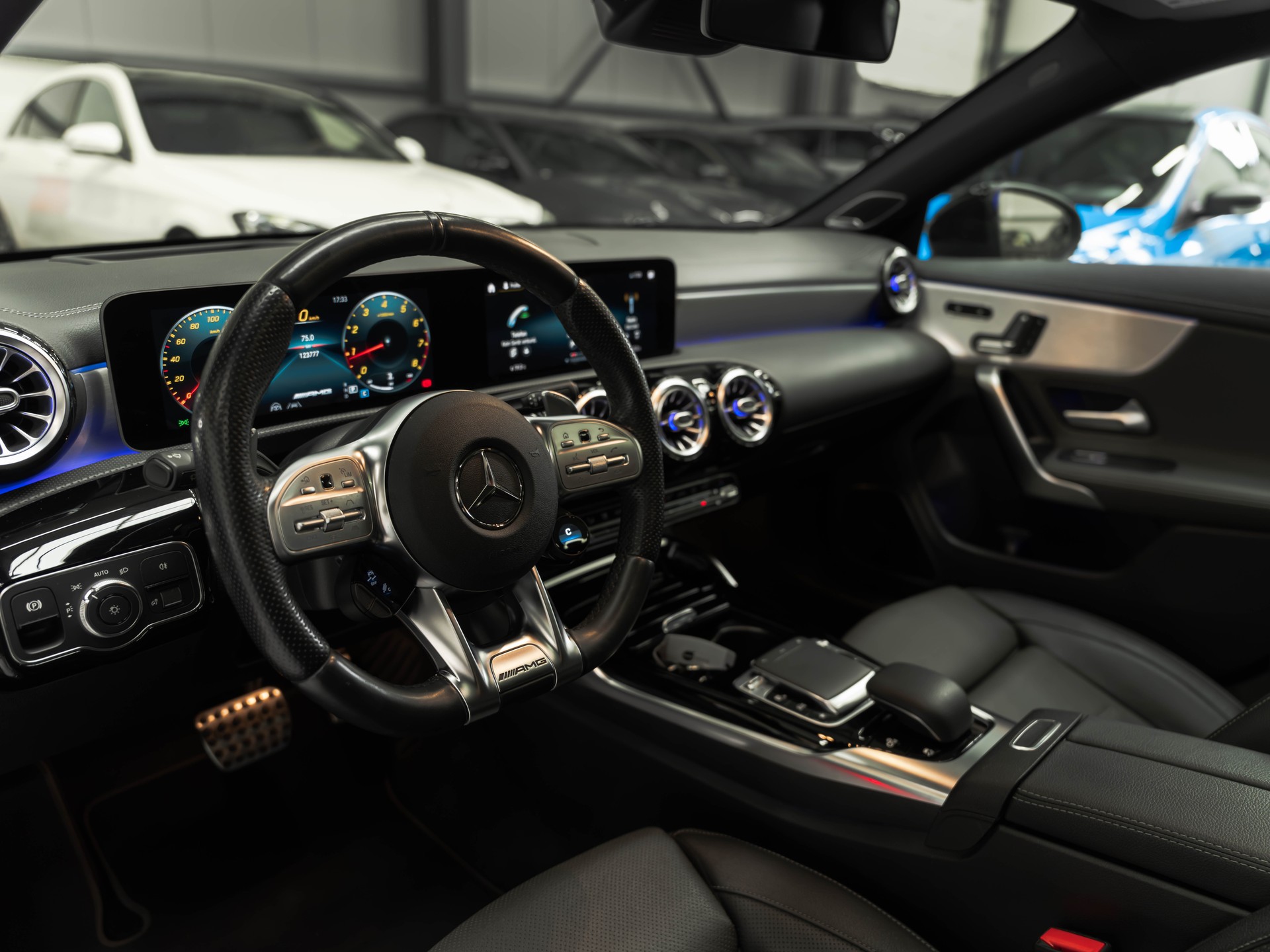 MERCEDES-BENZ CLA Shooting Brake 35 AMG 4Matic 7G-DCT-image-6