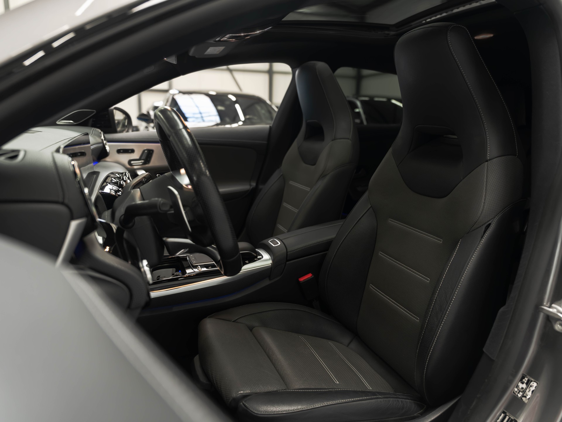 MERCEDES-BENZ CLA Shooting Brake 35 AMG 4Matic 7G-DCT-image-8