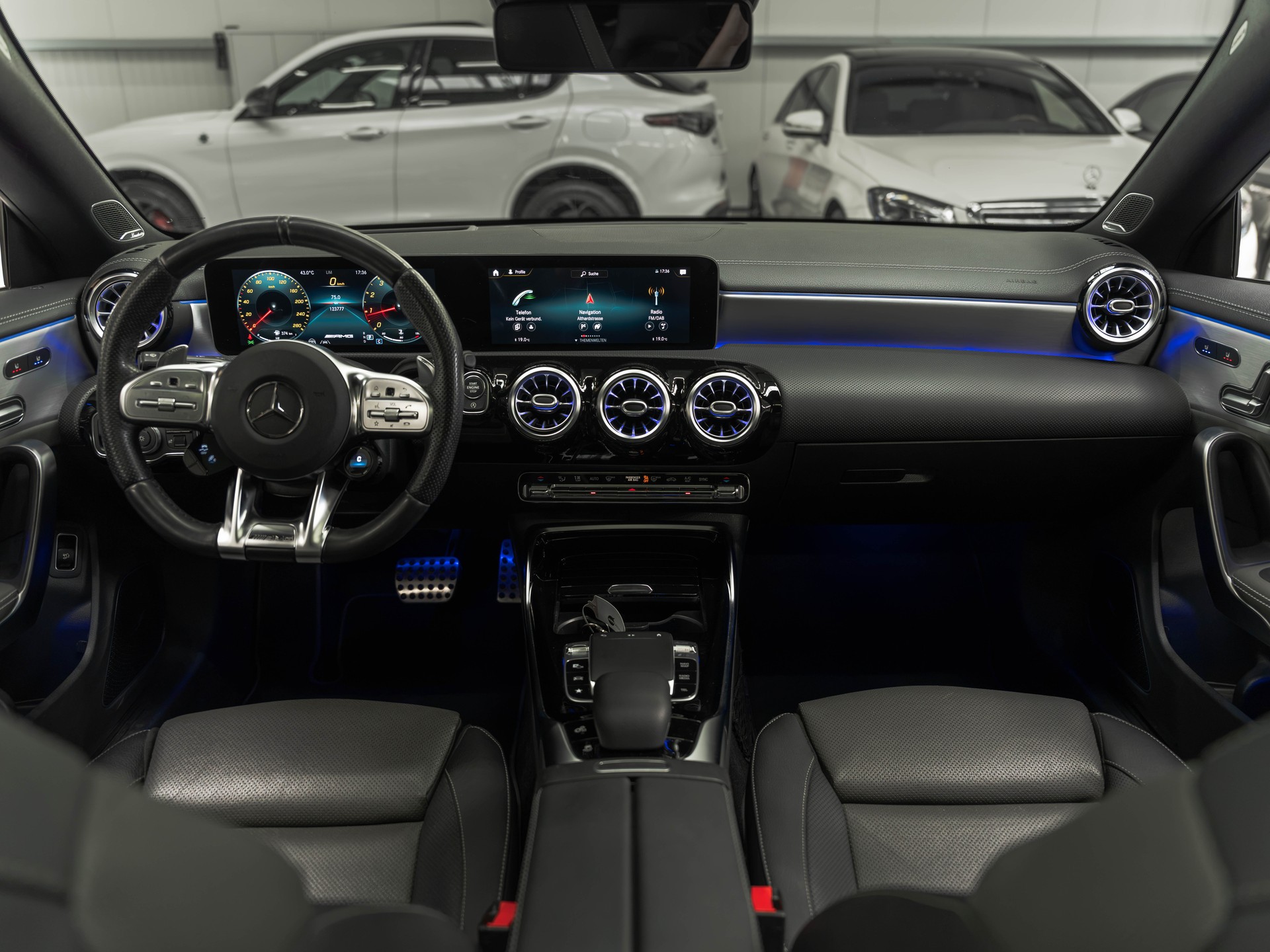 MERCEDES-BENZ CLA Shooting Brake 35 AMG 4Matic 7G-DCT-image-12