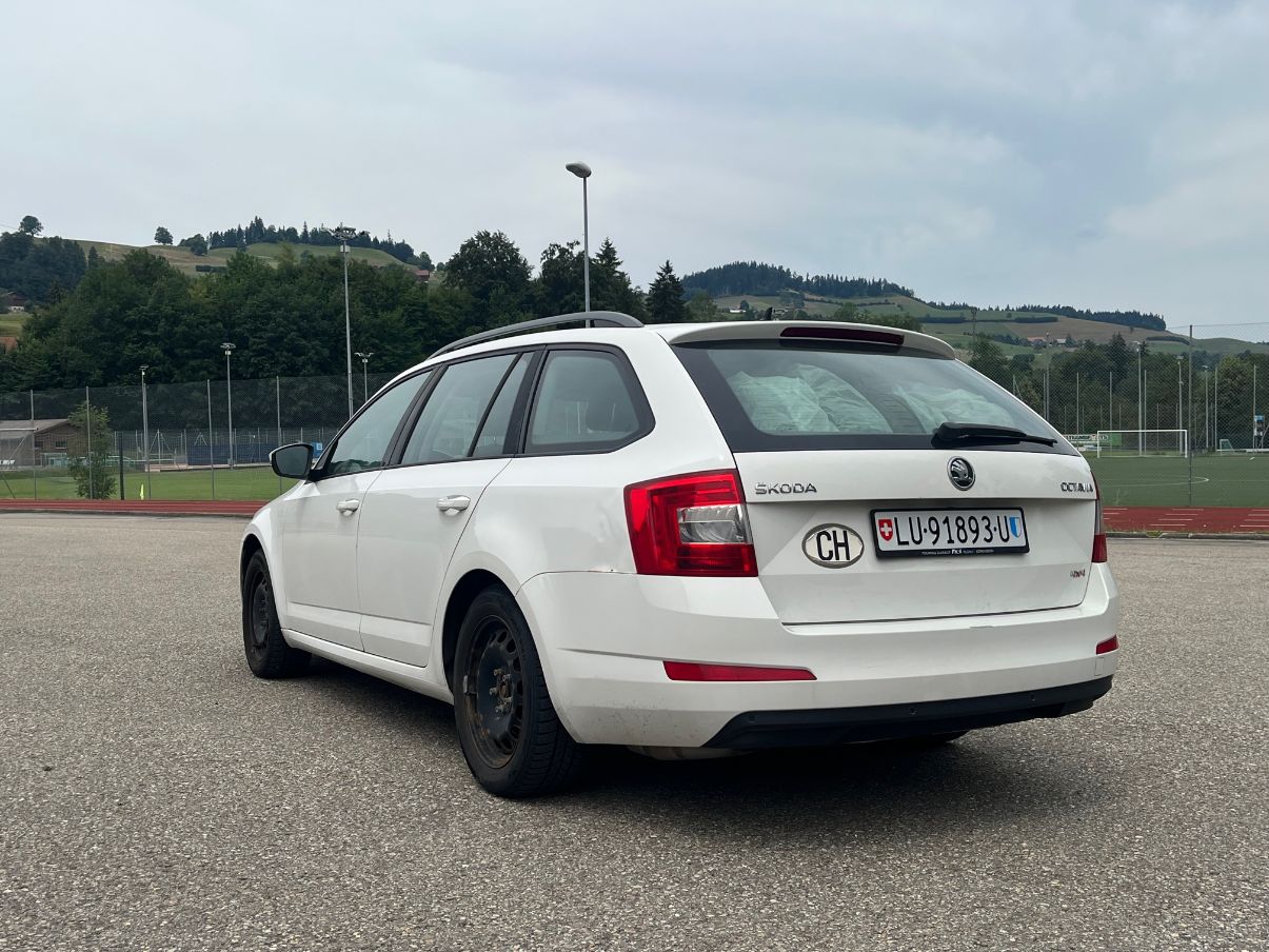 SKODA Octavia Combi 1.6 TDI Ambition 4x4-image-3
