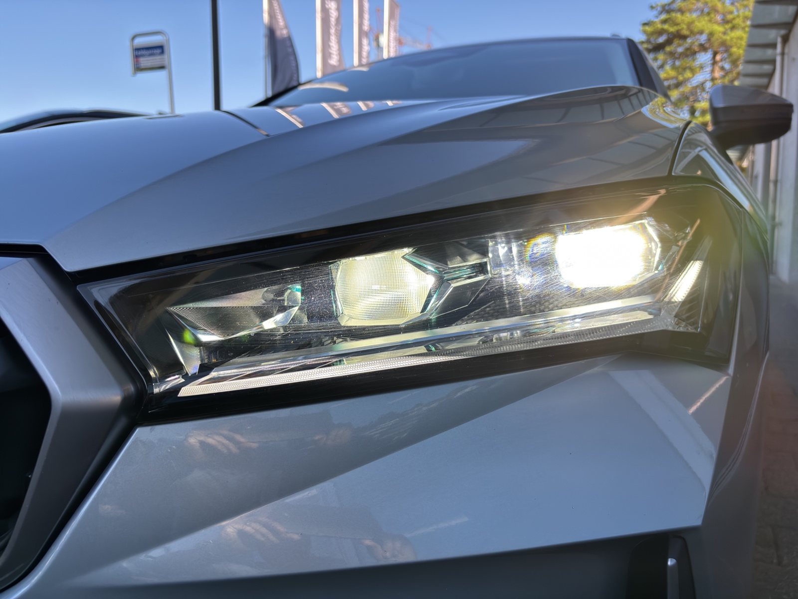 SKODA New Superb Combi 2.0 TSI Selection 4x4 DSG mit AHK & fortl. Werksgarantie-image-10