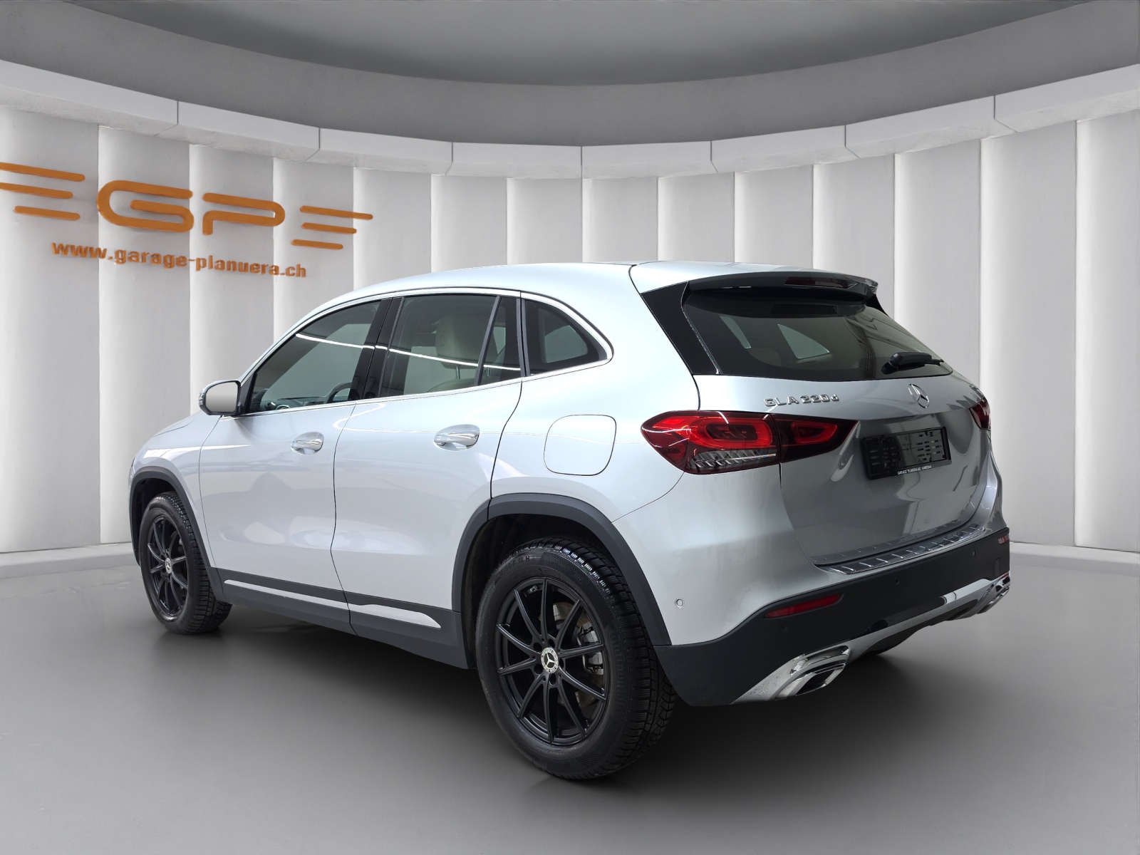 MERCEDES-BENZ GLA 220 d Progressive 4matic-image-4