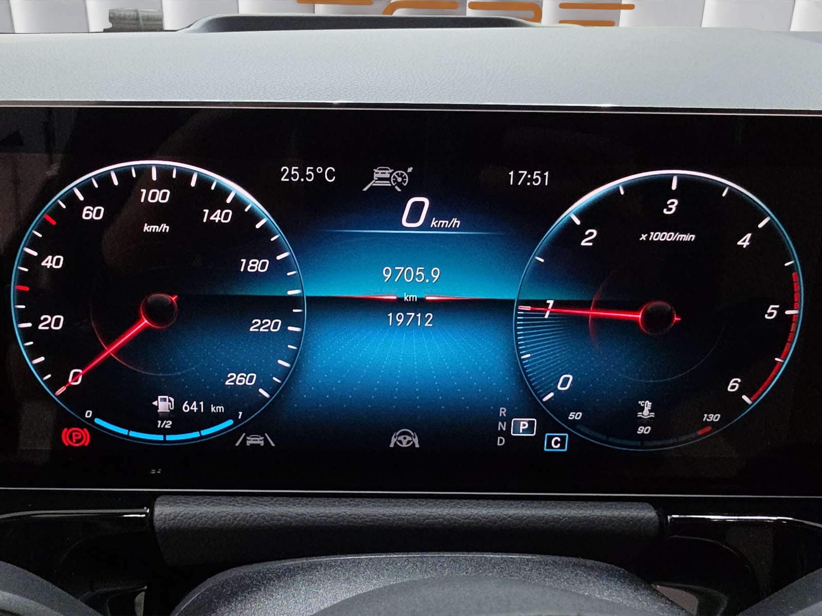 MERCEDES-BENZ GLA 220 d Progressive 4matic-image-6