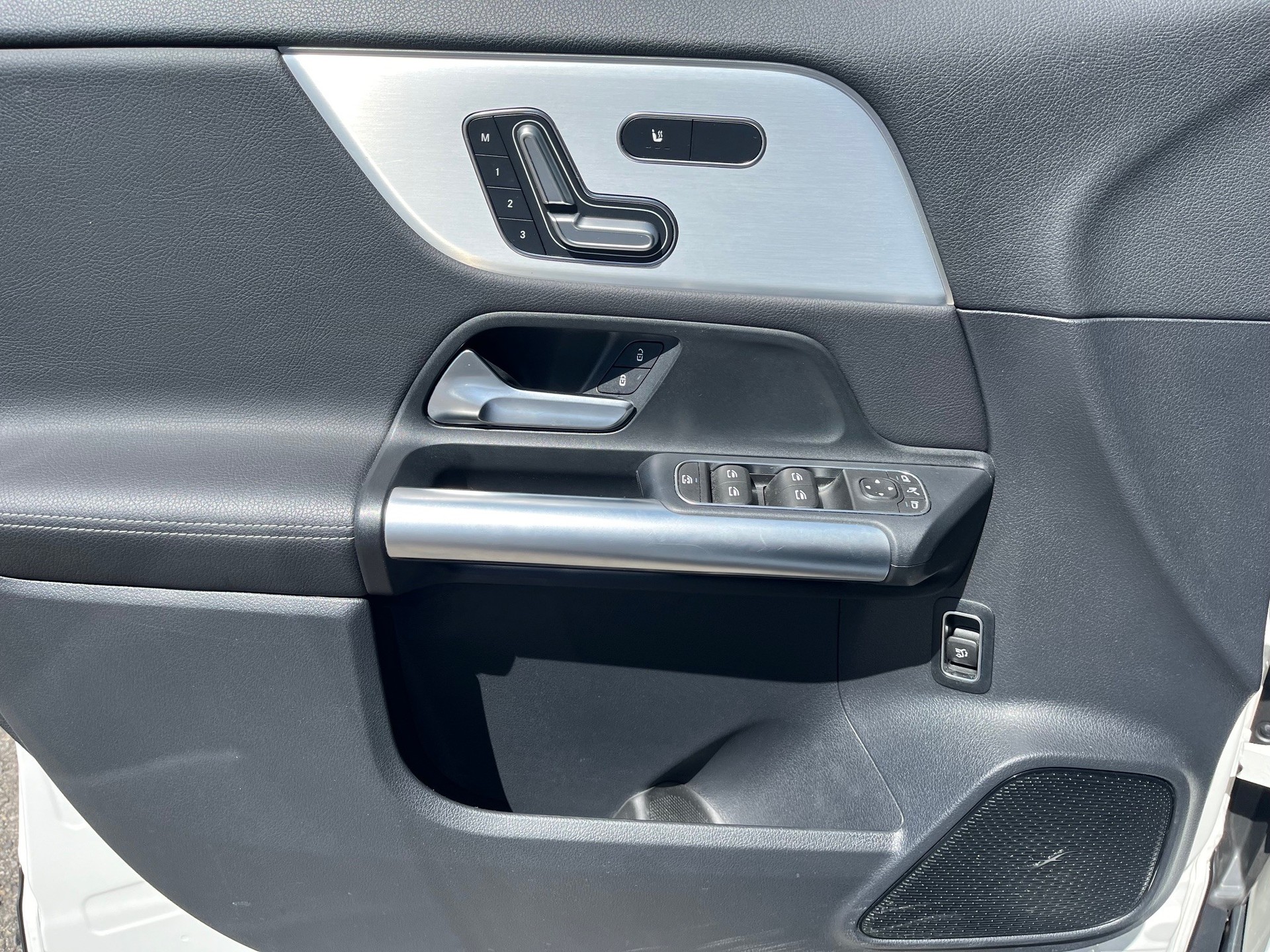 MERCEDES-BENZ GLA 250 4Matic AMG Line 8G-DCT-image-15