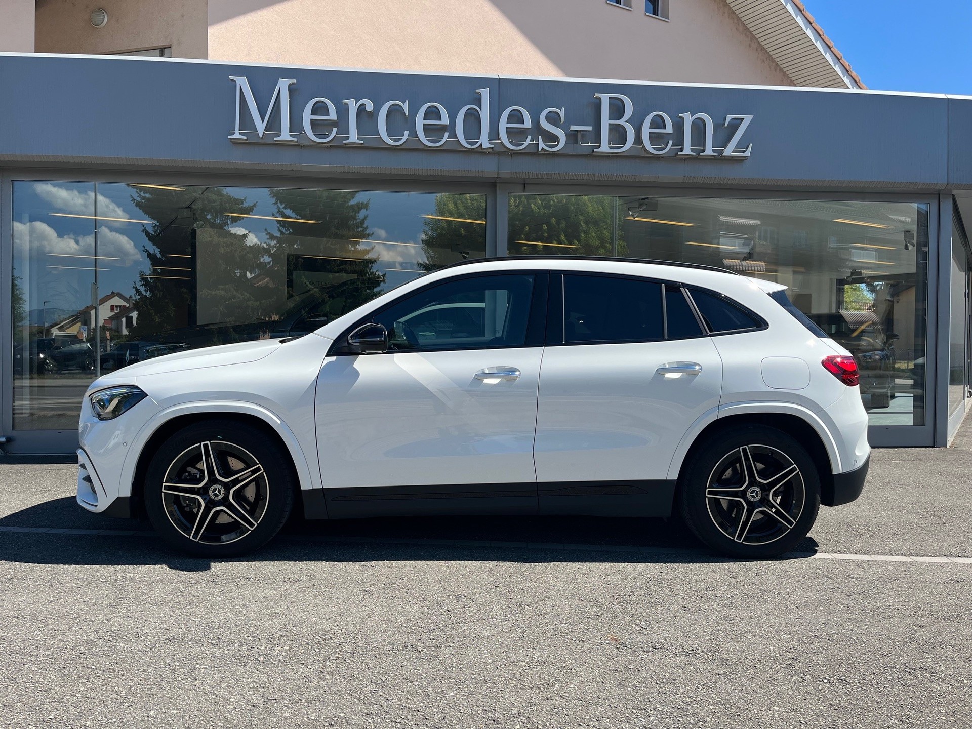 MERCEDES-BENZ GLA 250 4Matic AMG Line 8G-DCT-image-1