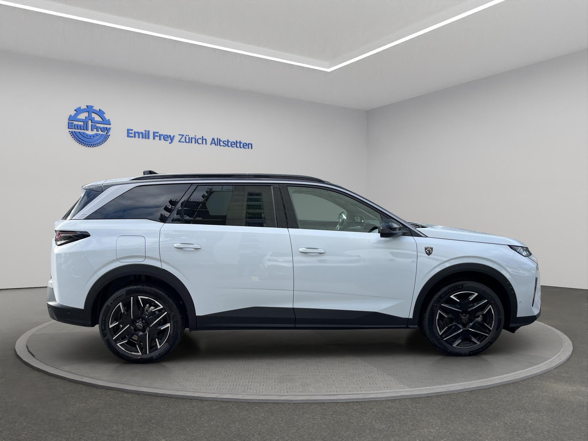PEUGEOT 5008 1.2 Hybrid GT-image-3