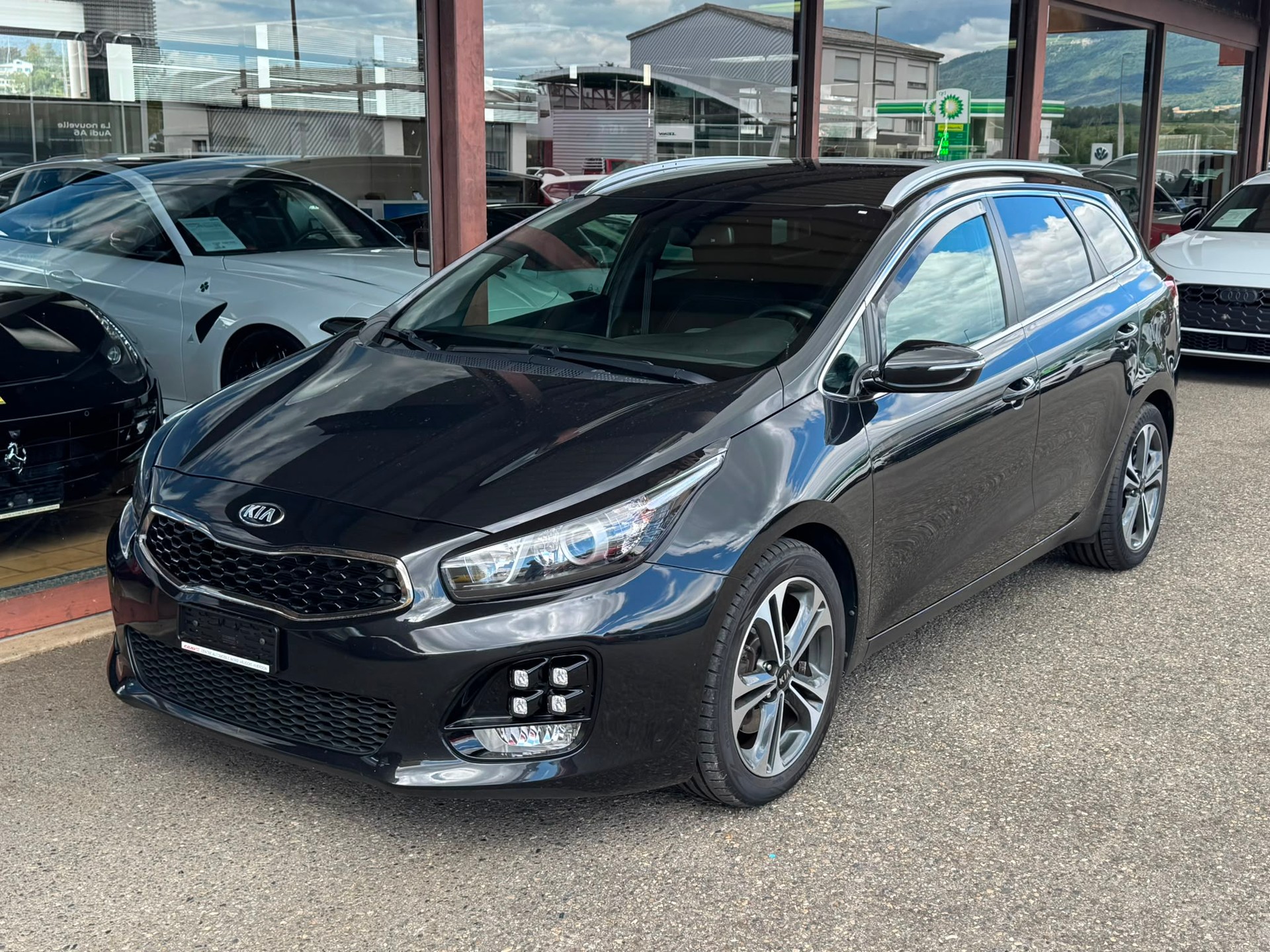 KIA Cee'd Sportswagon 1.6 CRDi Trend DCT-image-1