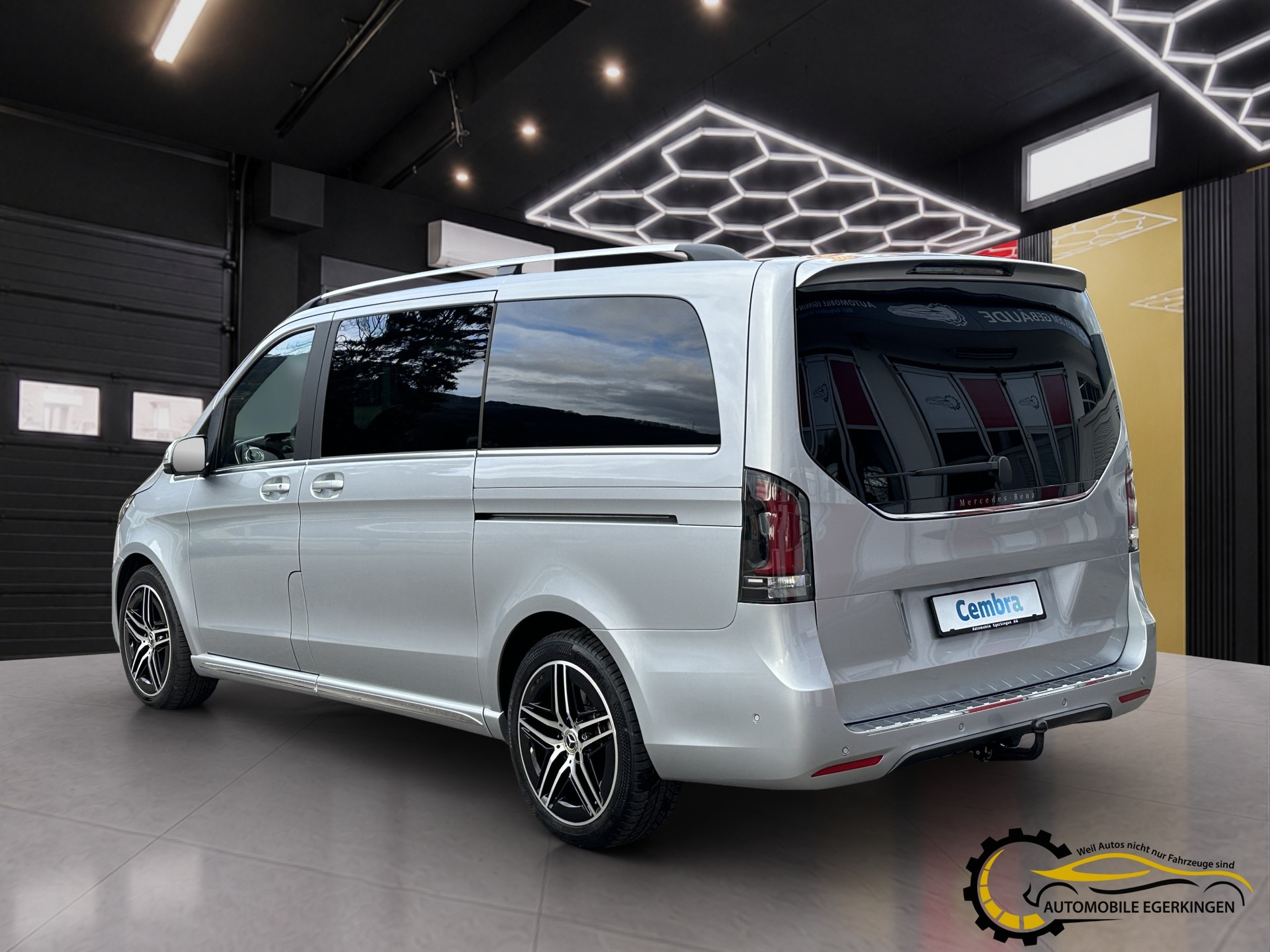 MERCEDES-BENZ V 300 d lang AMG Line Avantgarde 4Matic 9G-Tronic-image-6