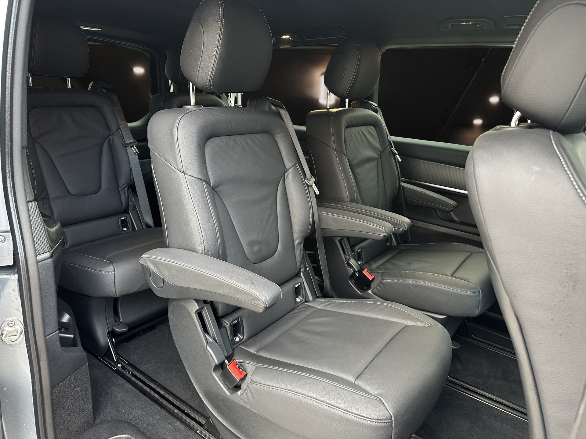 MERCEDES-BENZ V 300 d lang AMG Line Avantgarde 4Matic 9G-Tronic-image-12