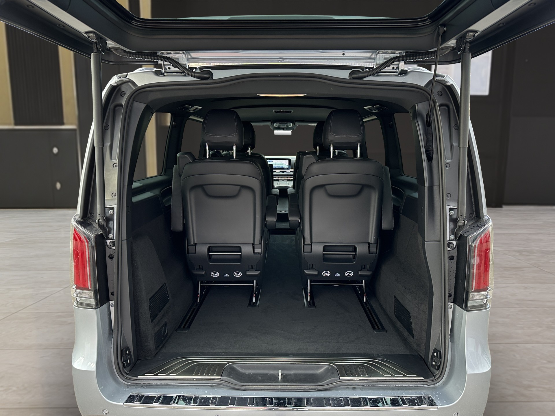 MERCEDES-BENZ V 300 d lang AMG Line Avantgarde 4Matic 9G-Tronic-image-13