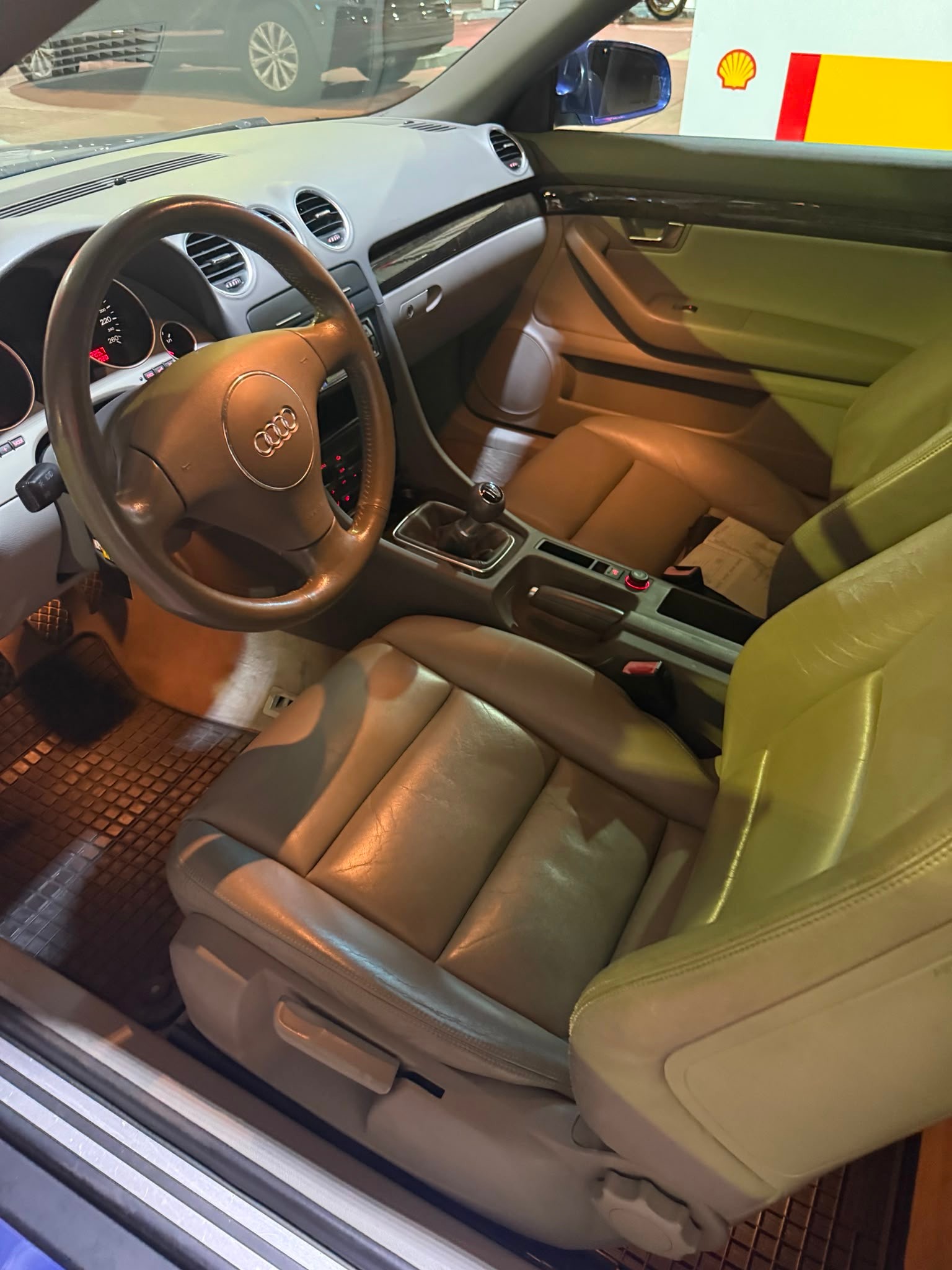 AUDI A4 Cabriolet 2.4 V6-image-3