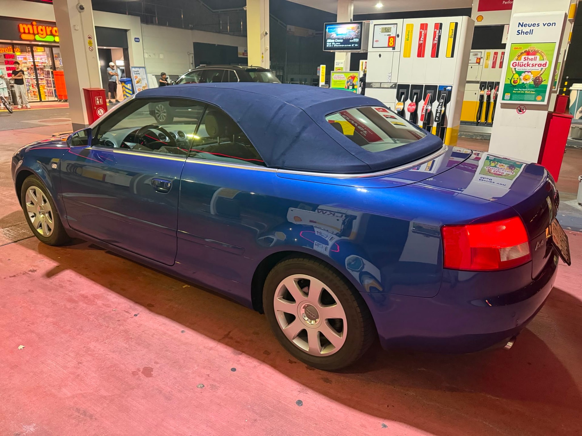AUDI A4 Cabriolet 2.4 V6-image-8