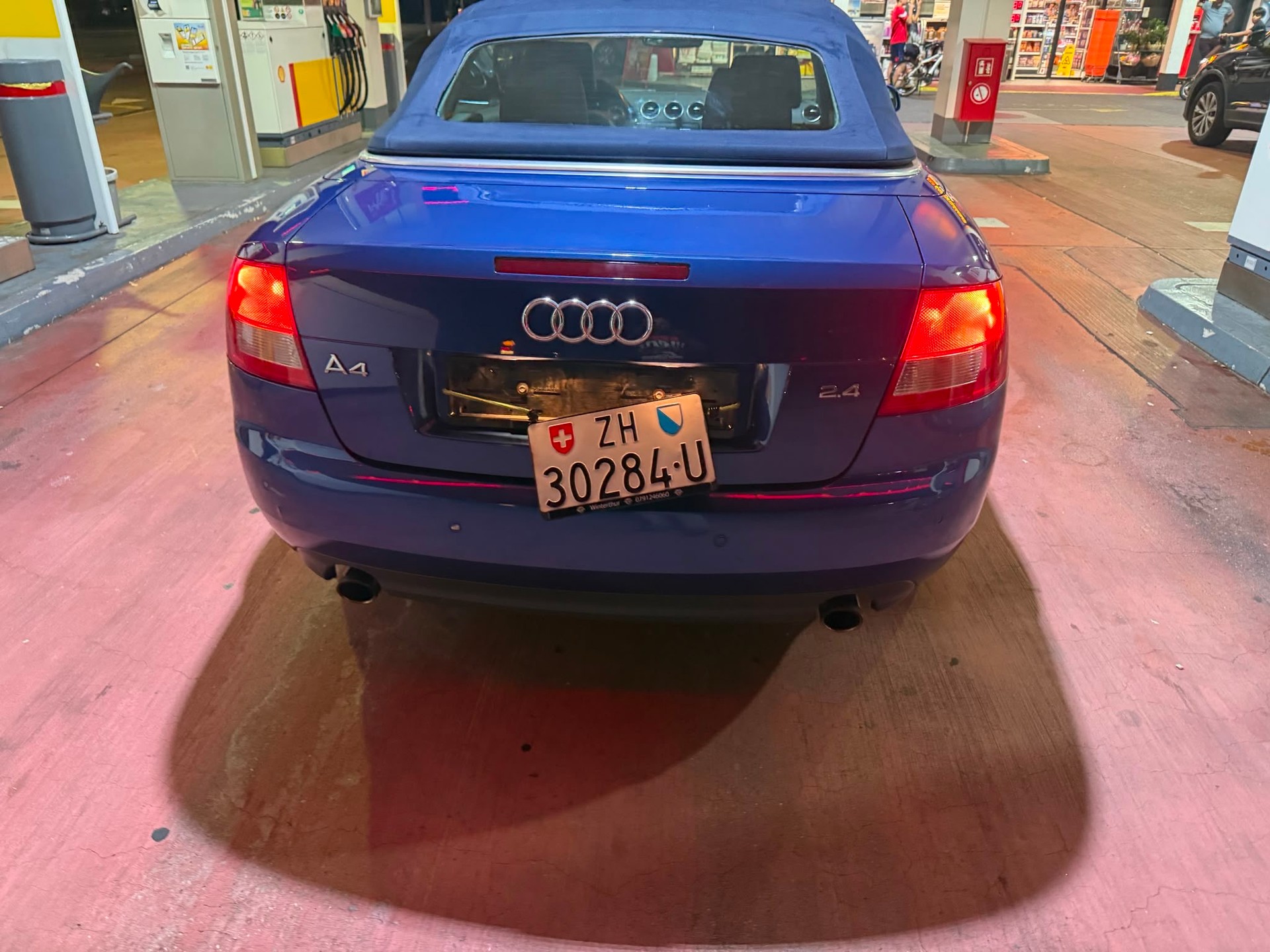 AUDI A4 Cabriolet 2.4 V6-image-10
