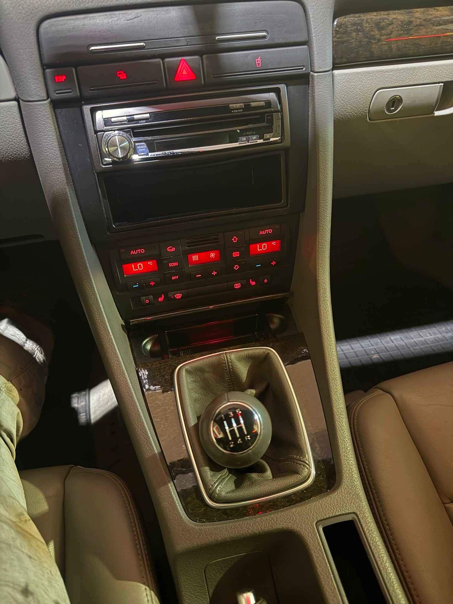 AUDI A4 Cabriolet 2.4 V6-image-2