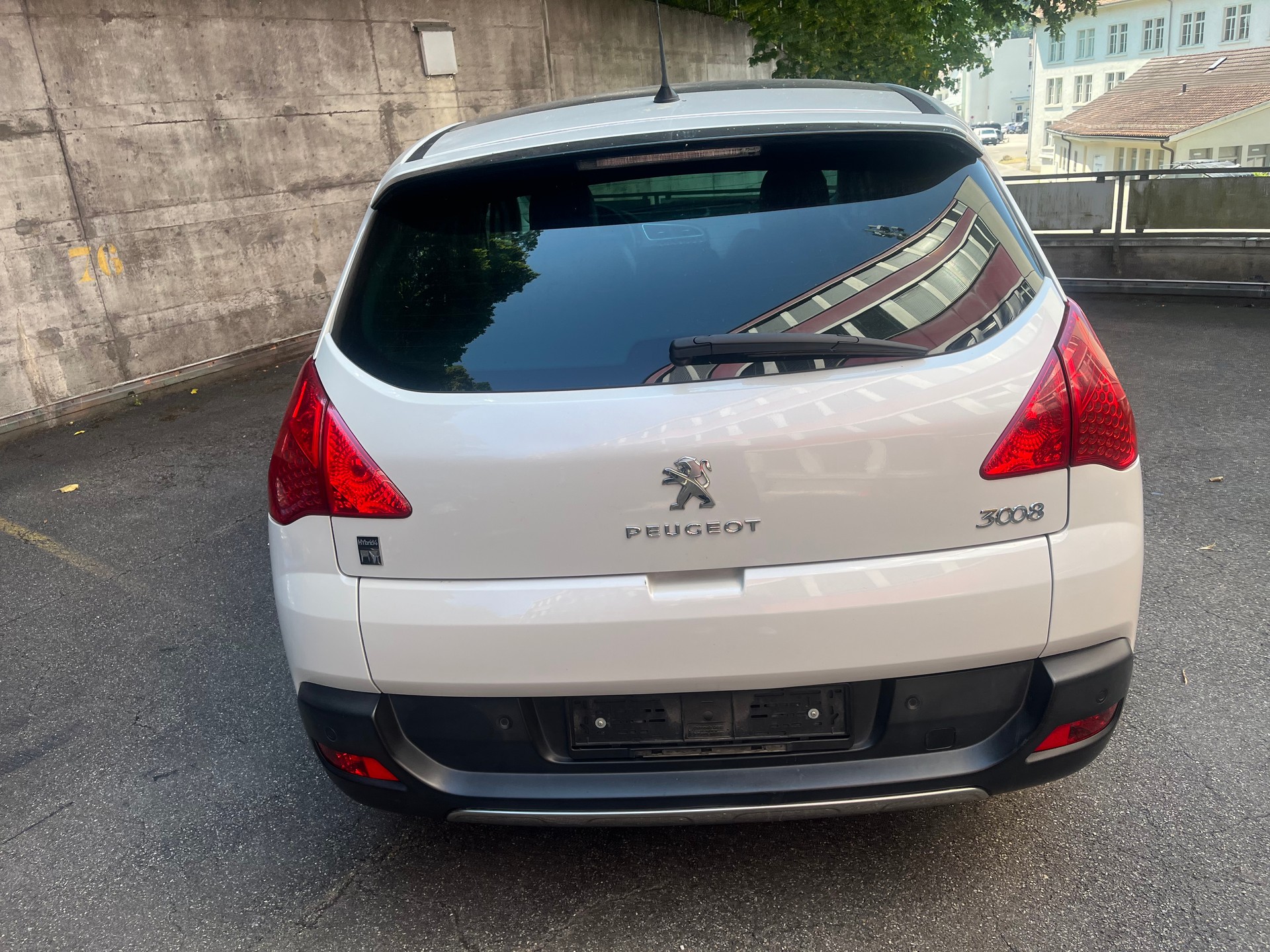 PEUGEOT 3008 HYbrid4 2.0 HDI EGS6-image-4
