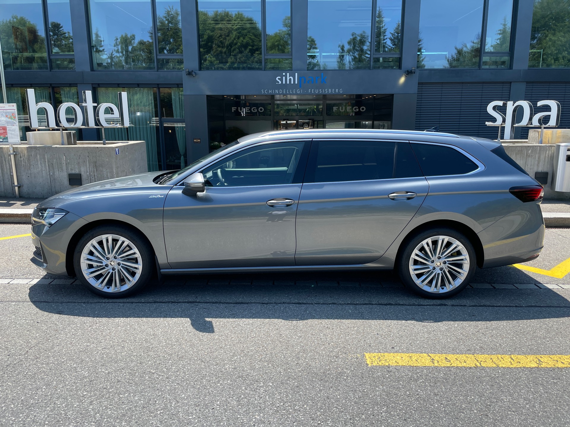 SKODA Superb Combi 2.0 TDi L&K 4x4 DSG-image-1